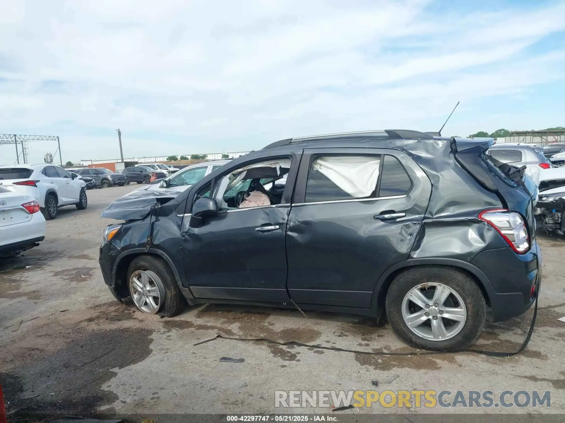 13 fotografías del automóvil dañado 3GNCJLSB3KL402506 CHEVROLET TRAX 2019