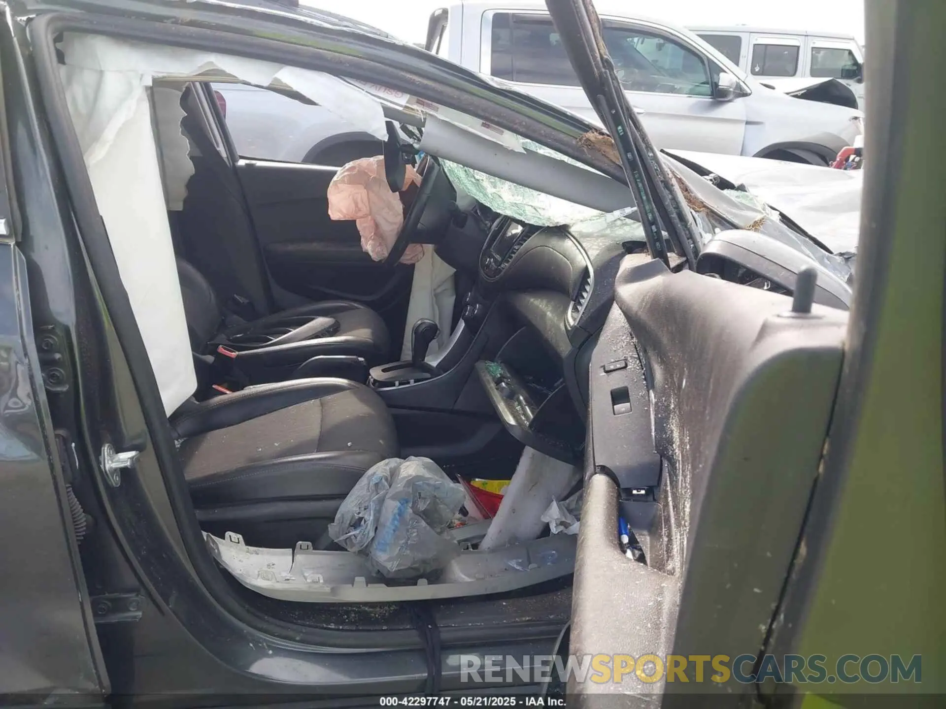 5 fotografías del automóvil dañado 3GNCJLSB3KL402506 CHEVROLET TRAX 2019