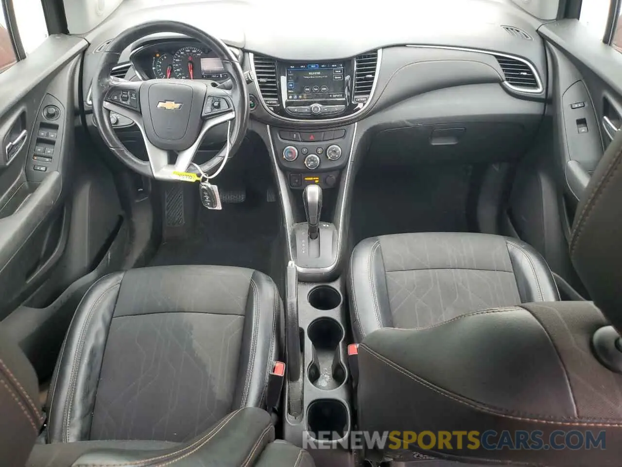 8 fotografías del automóvil dañado 3GNCJLSB4KL323586 CHEVROLET TRAX 2019