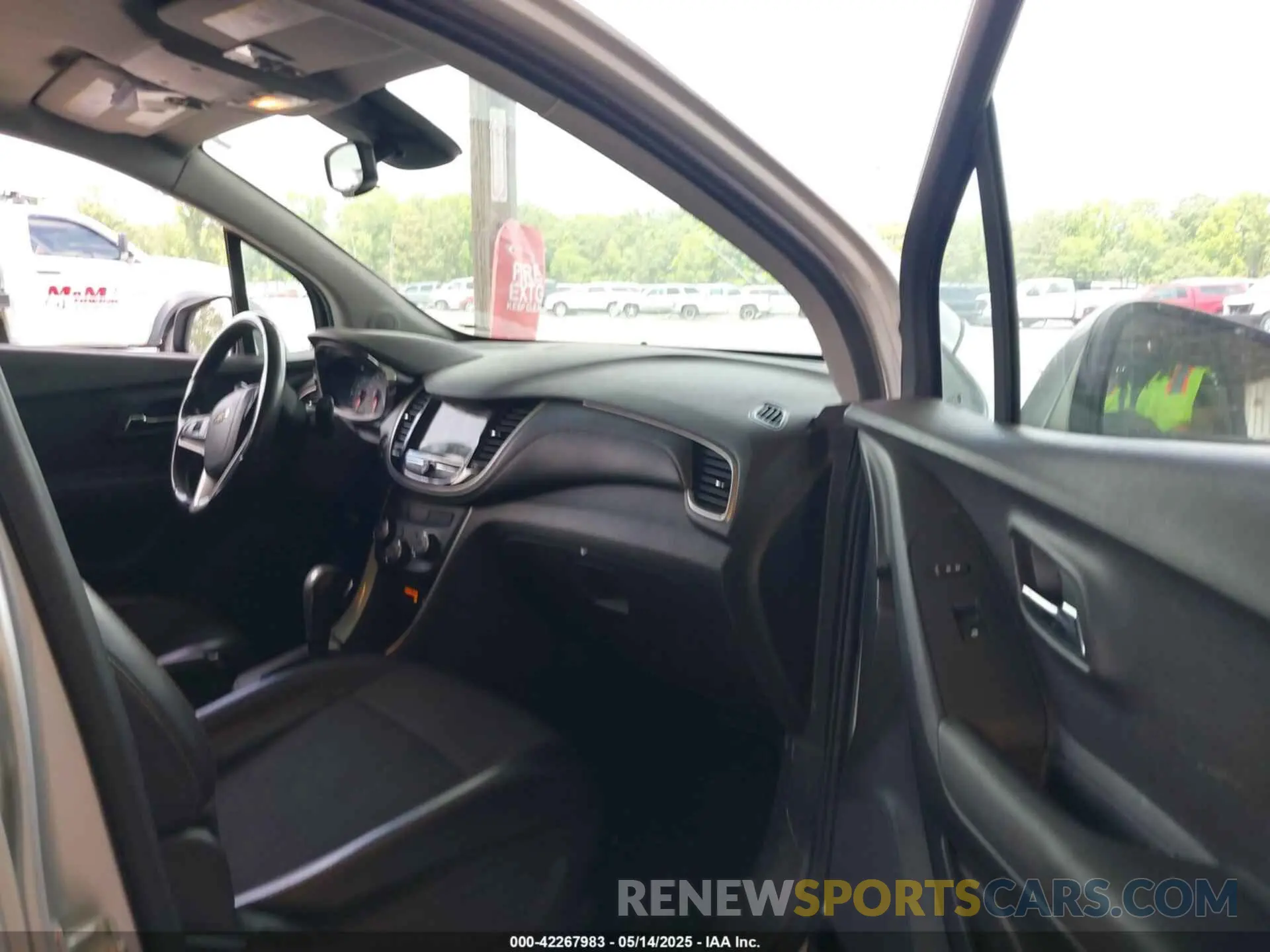 5 fotografías del automóvil dañado 3GNCJLSB5KL164609 CHEVROLET TRAX 2019