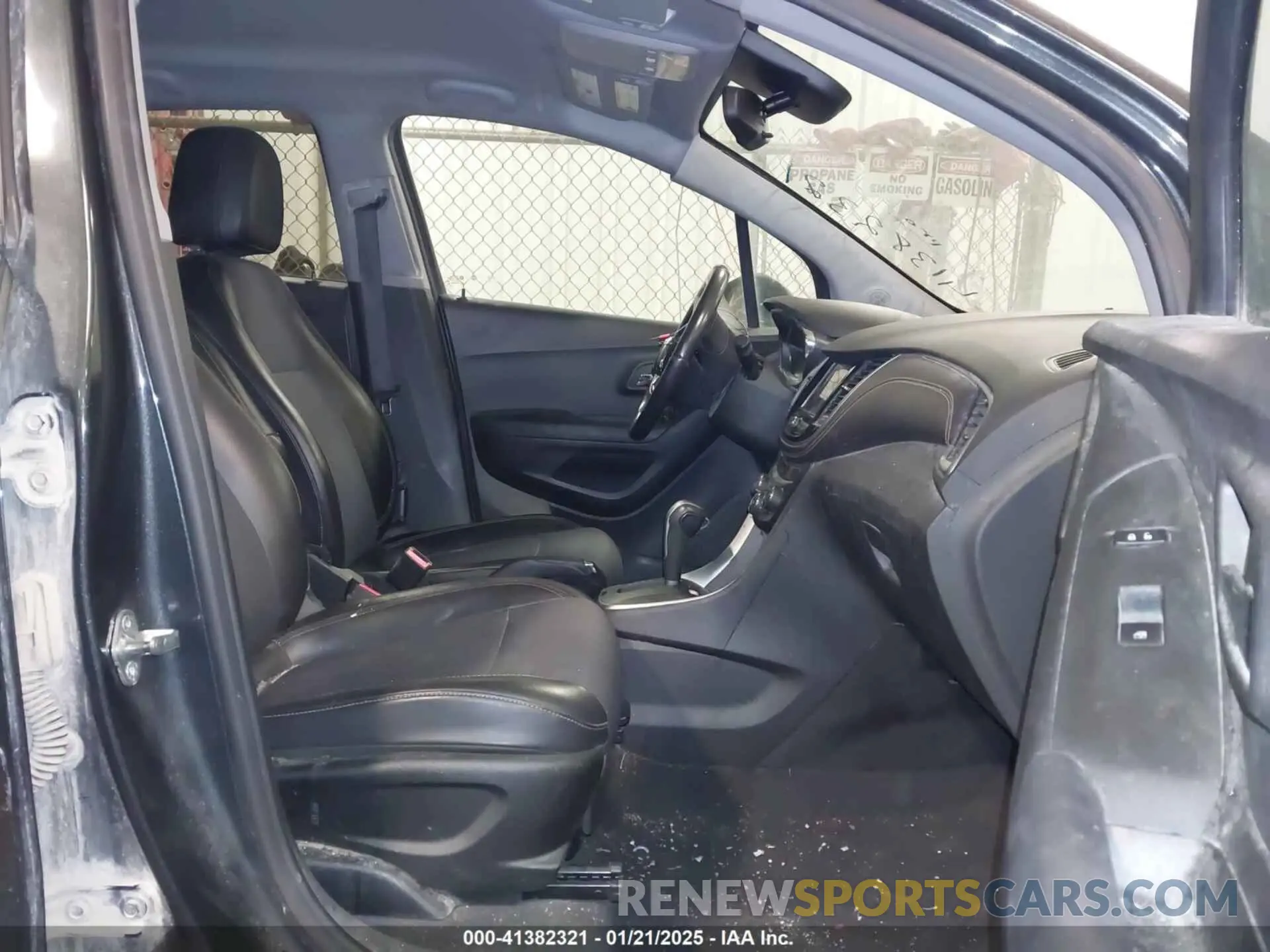 5 fotografías del automóvil dañado 3GNCJLSB5KL241737 CHEVROLET TRAX 2019