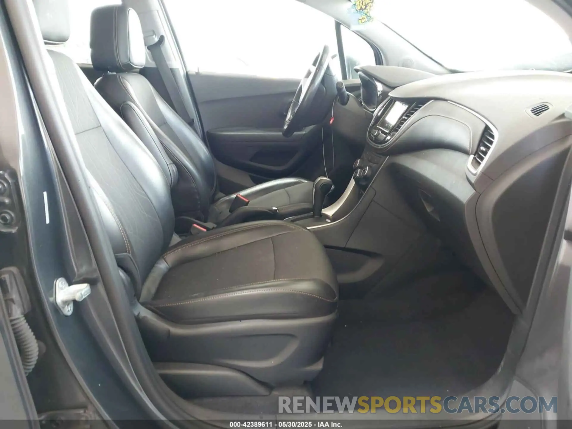 5 fotografías del automóvil dañado 3GNCJLSB6KL139797 CHEVROLET TRAX 2019