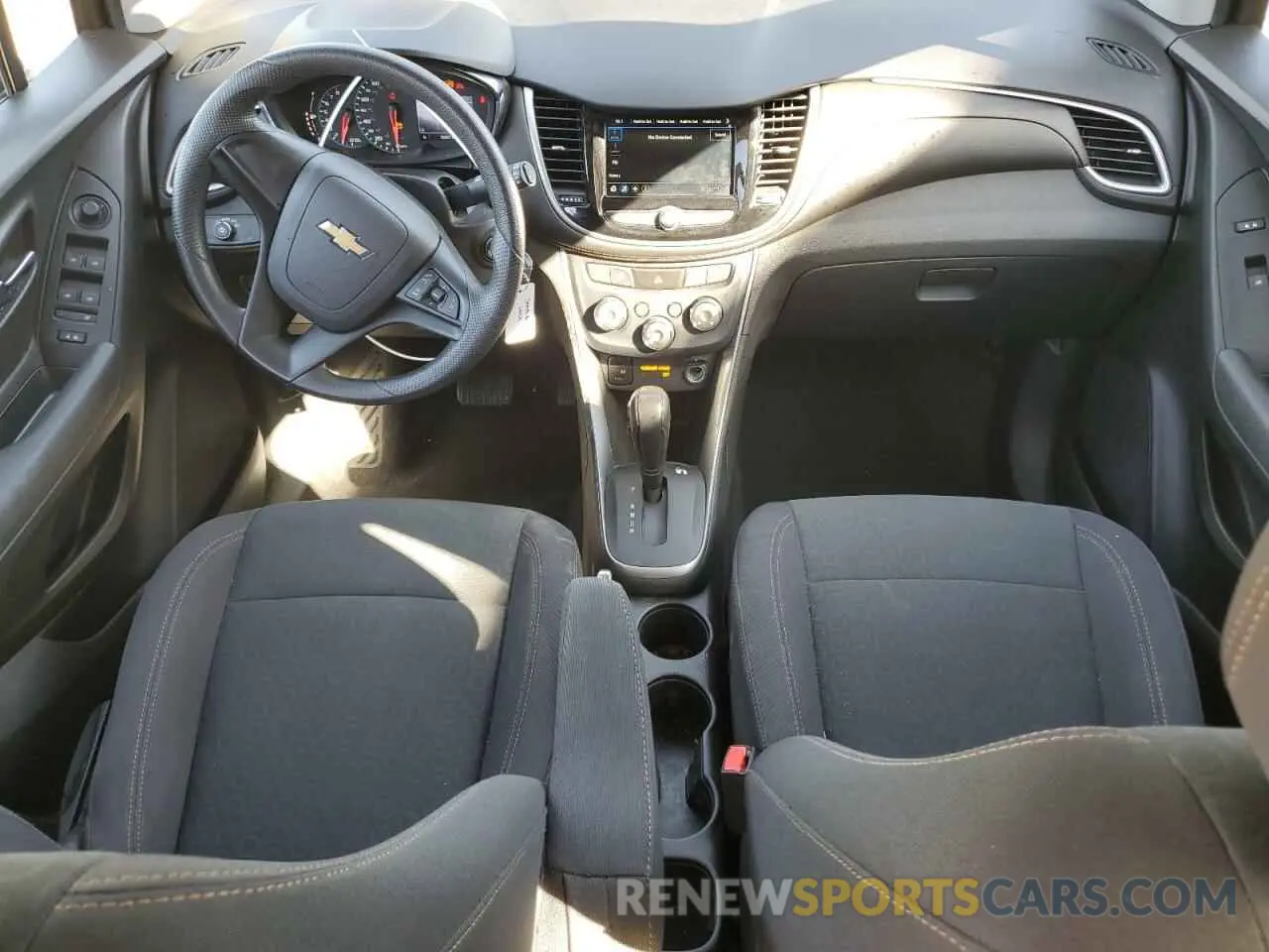 8 fotografías del automóvil dañado 3GNCJNSB6KL272698 CHEVROLET TRAX 2019
