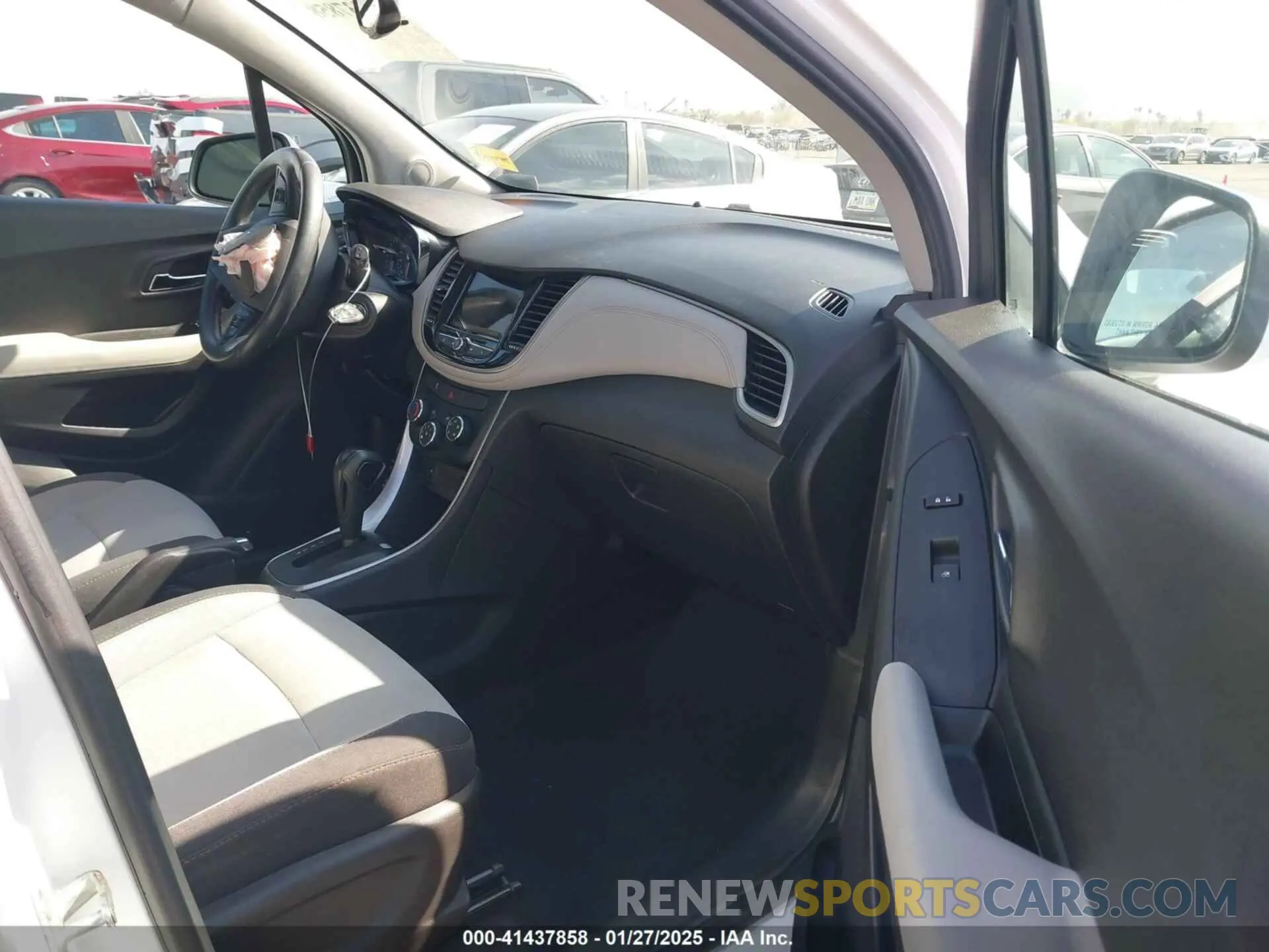 5 fotografías del automóvil dañado 3GNCJNSB9KL357213 CHEVROLET TRAX 2019