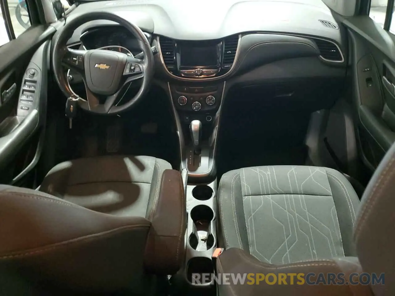 8 fotografías del automóvil dañado 3GNCJPSB0KL197413 CHEVROLET TRAX 2019