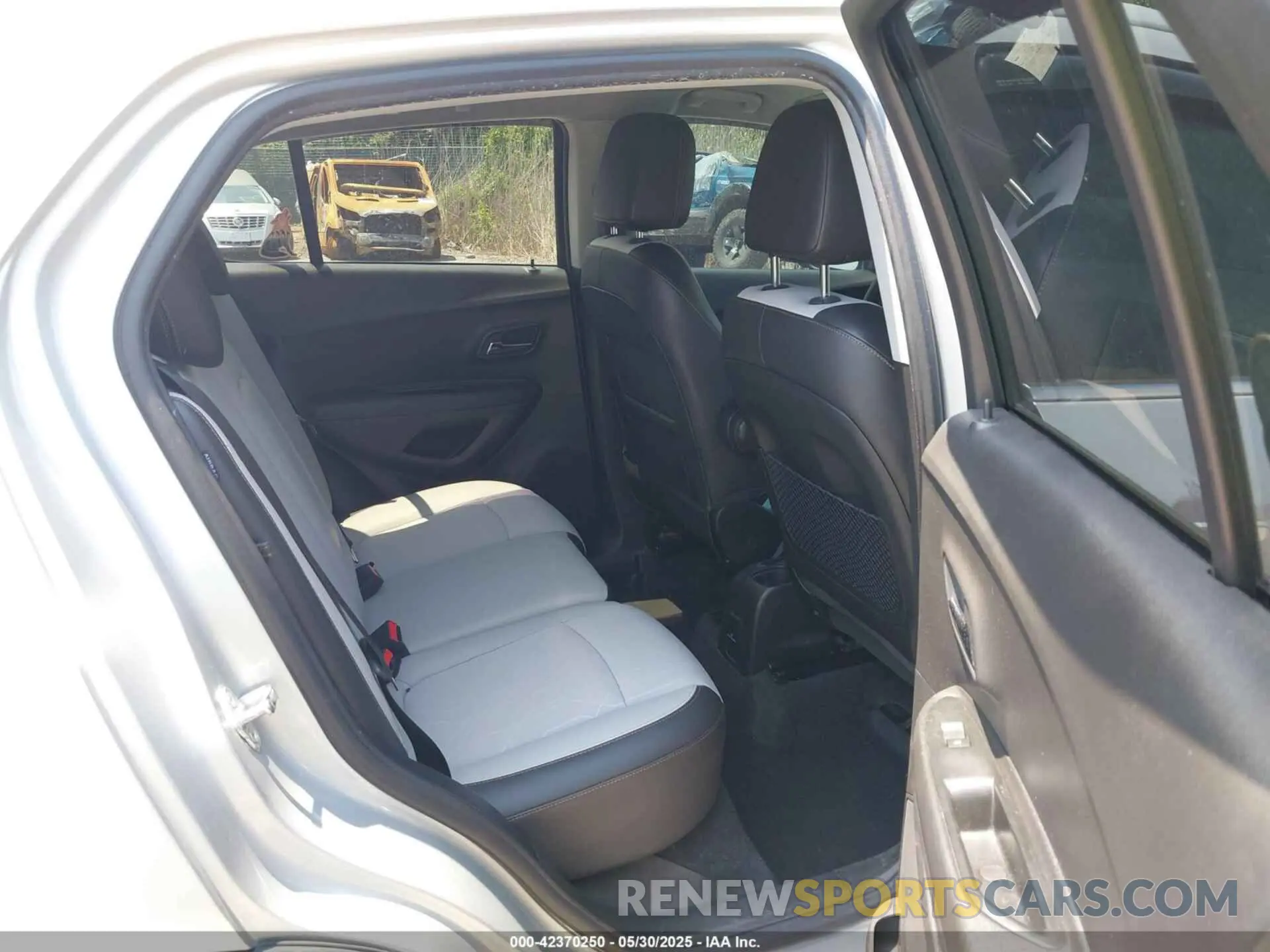 8 fotografías del automóvil dañado 3GNCJPSB4KL287003 CHEVROLET TRAX 2019