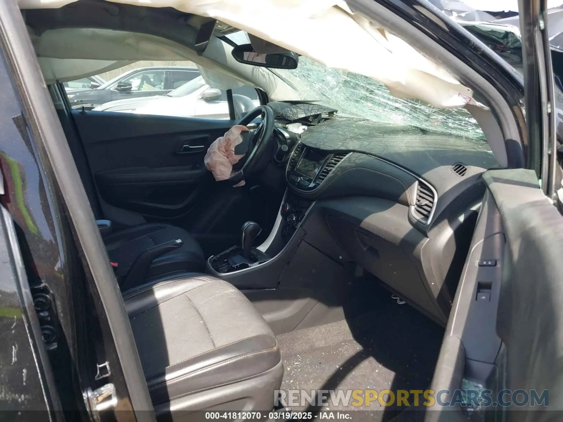 5 fotografías del automóvil dañado KL7CJLSB1KB789483 CHEVROLET TRAX 2019