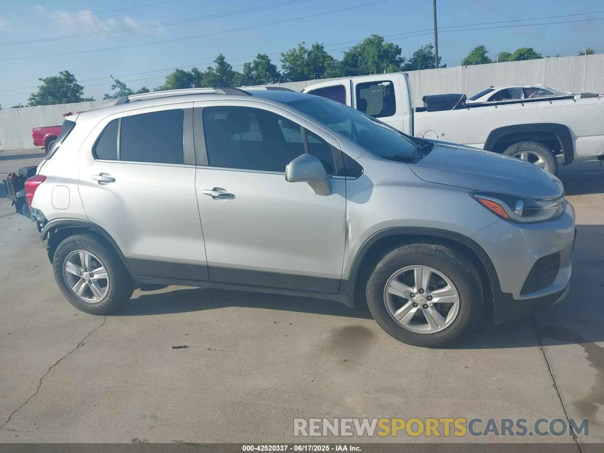 12 fotografías del automóvil dañado KL7CJLSB1KB872461 CHEVROLET TRAX 2019