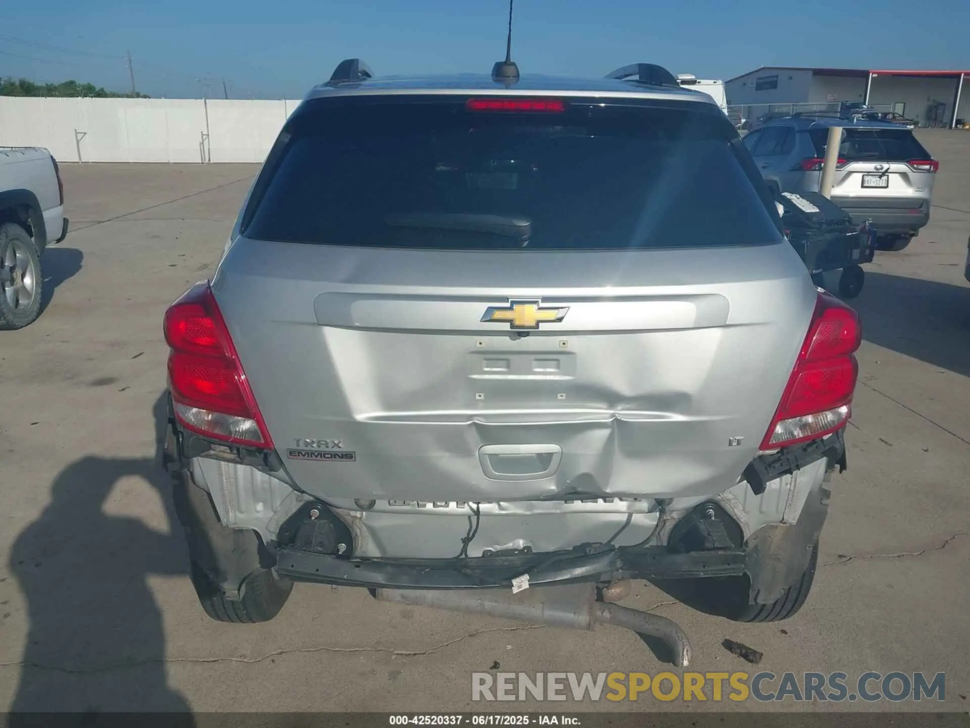 15 fotografías del automóvil dañado KL7CJLSB1KB872461 CHEVROLET TRAX 2019