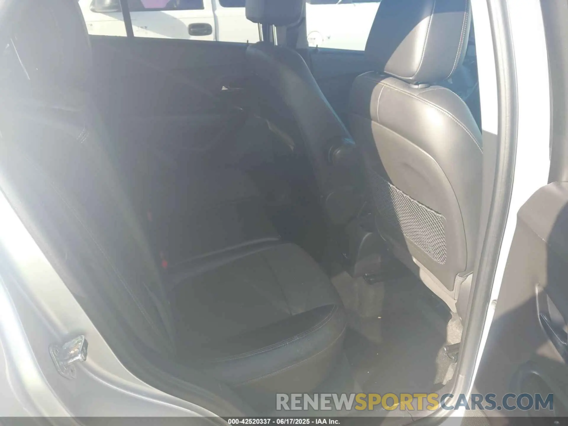 8 fotografías del automóvil dañado KL7CJLSB1KB872461 CHEVROLET TRAX 2019