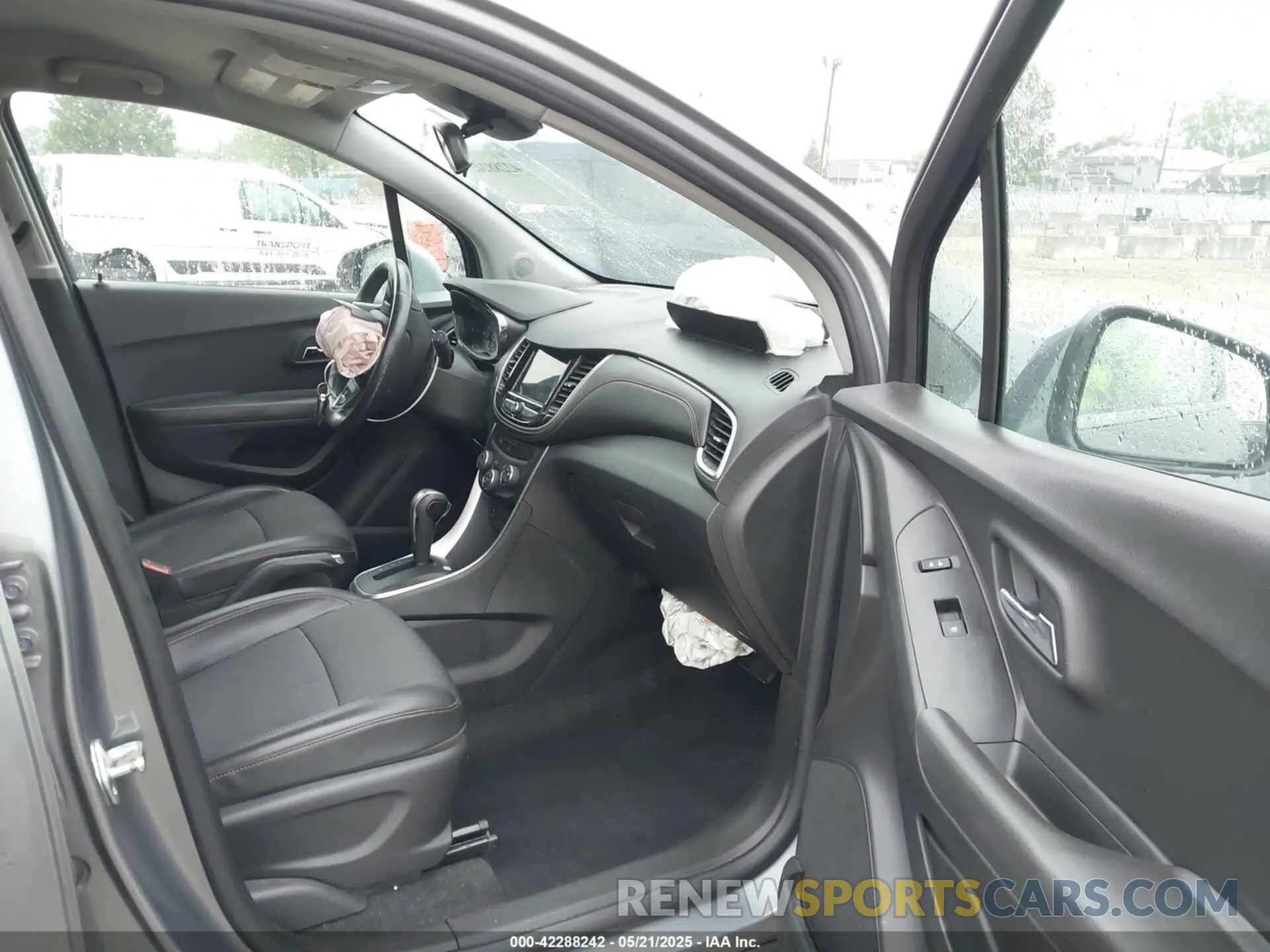 5 fotografías del automóvil dañado KL7CJLSB1KB877160 CHEVROLET TRAX 2019