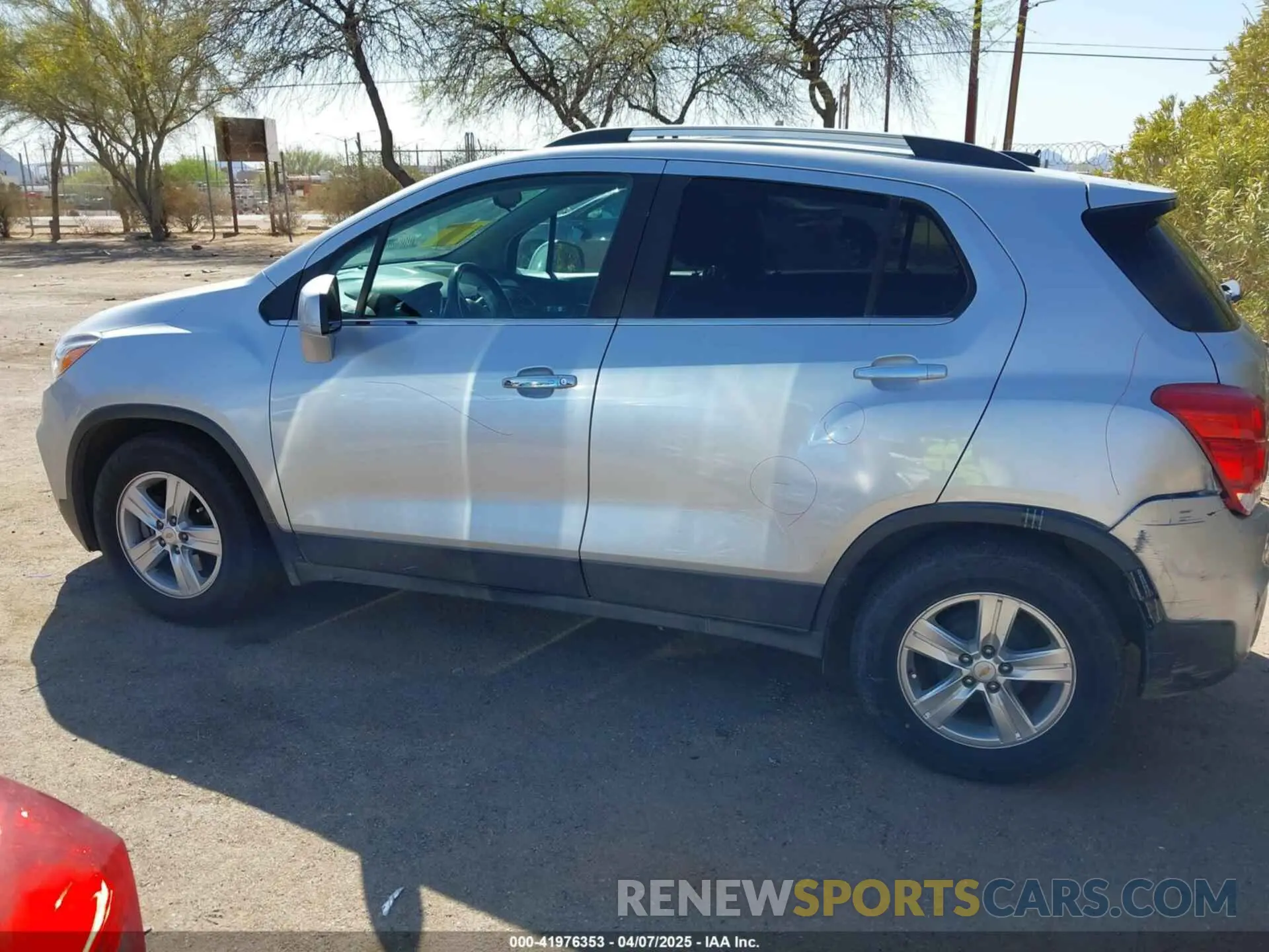 14 fotografías del automóvil dañado KL7CJLSB2KB721533 CHEVROLET TRAX 2019