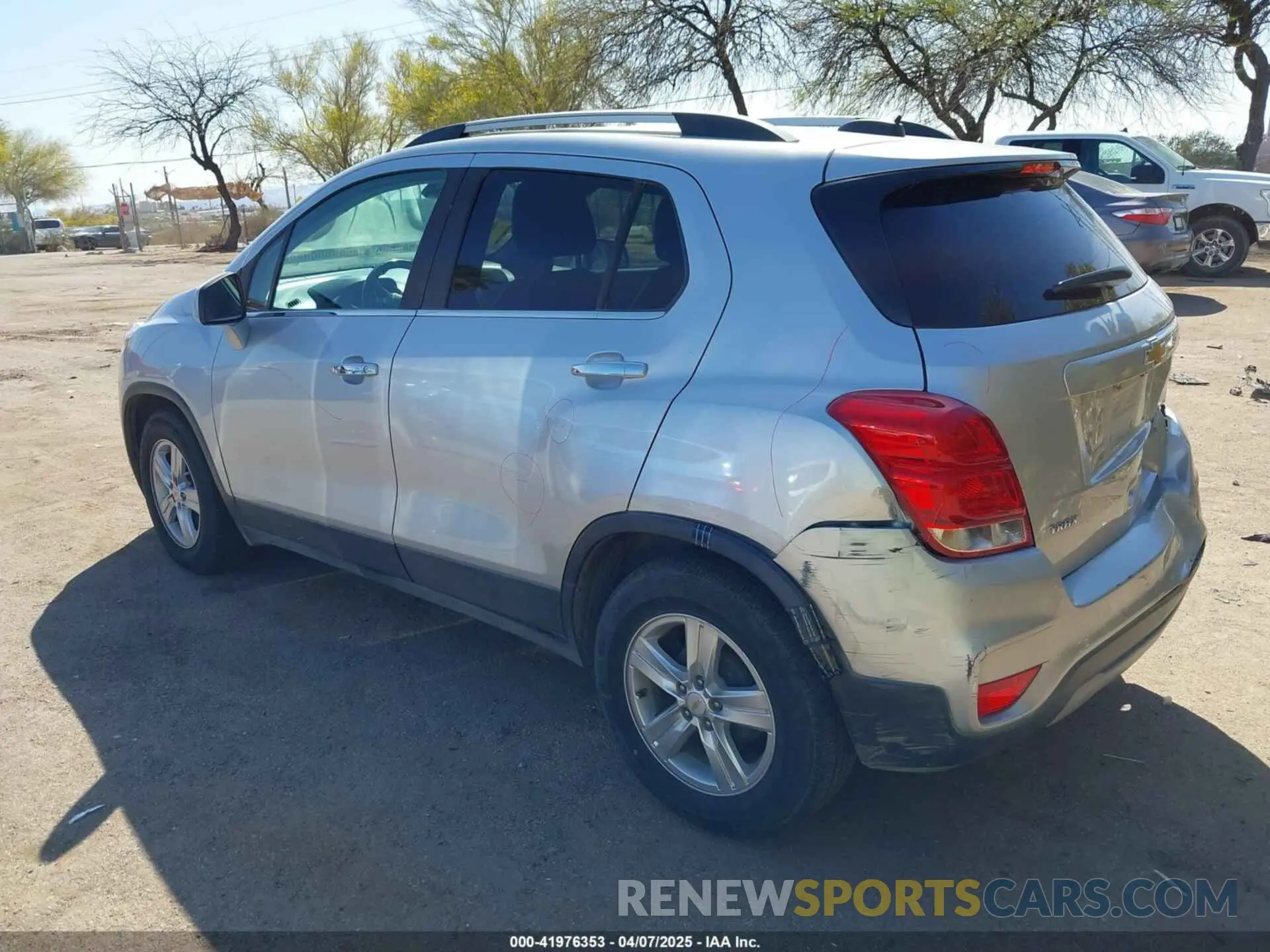 3 fotografías del automóvil dañado KL7CJLSB2KB721533 CHEVROLET TRAX 2019