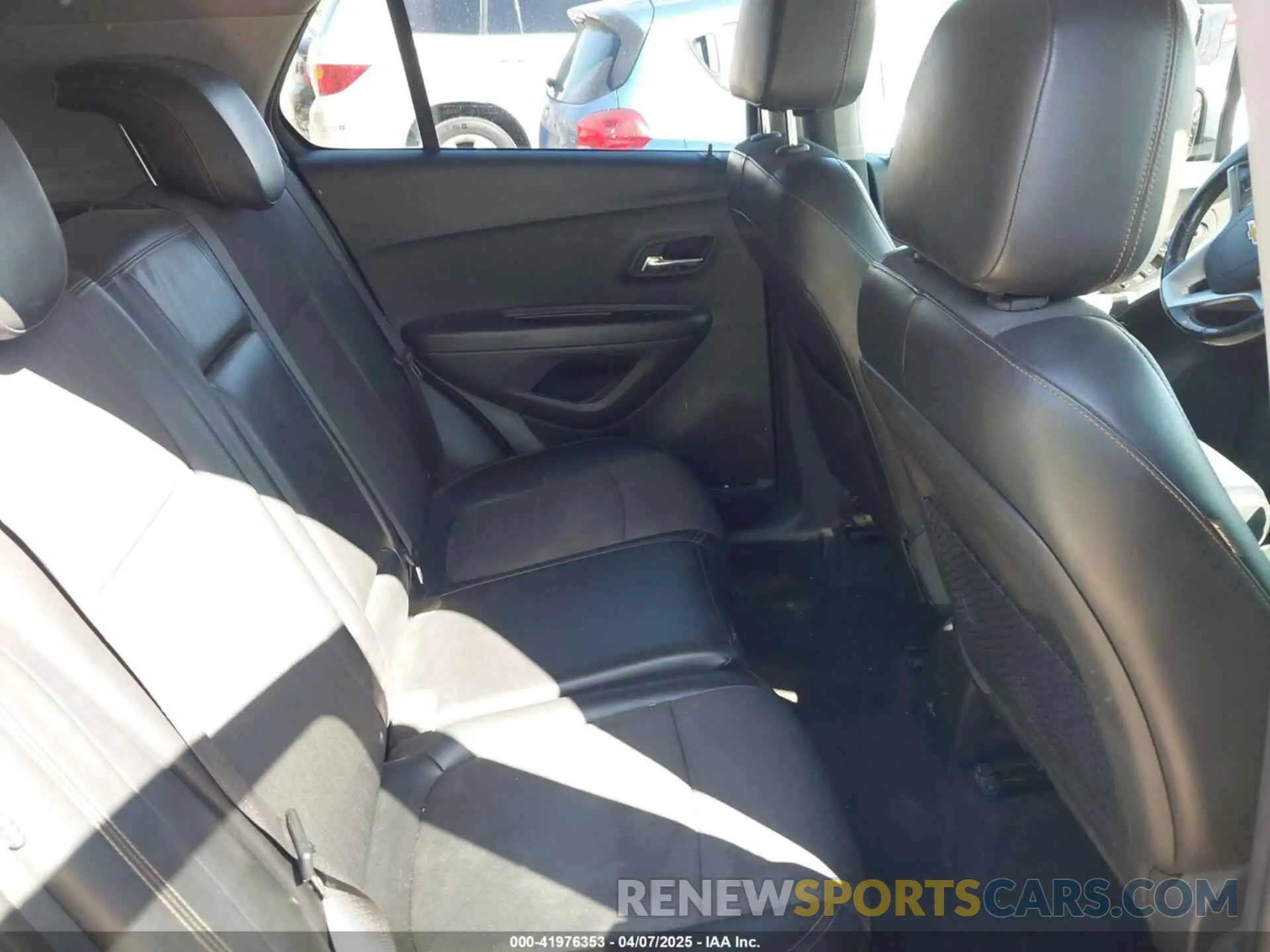8 fotografías del automóvil dañado KL7CJLSB2KB721533 CHEVROLET TRAX 2019
