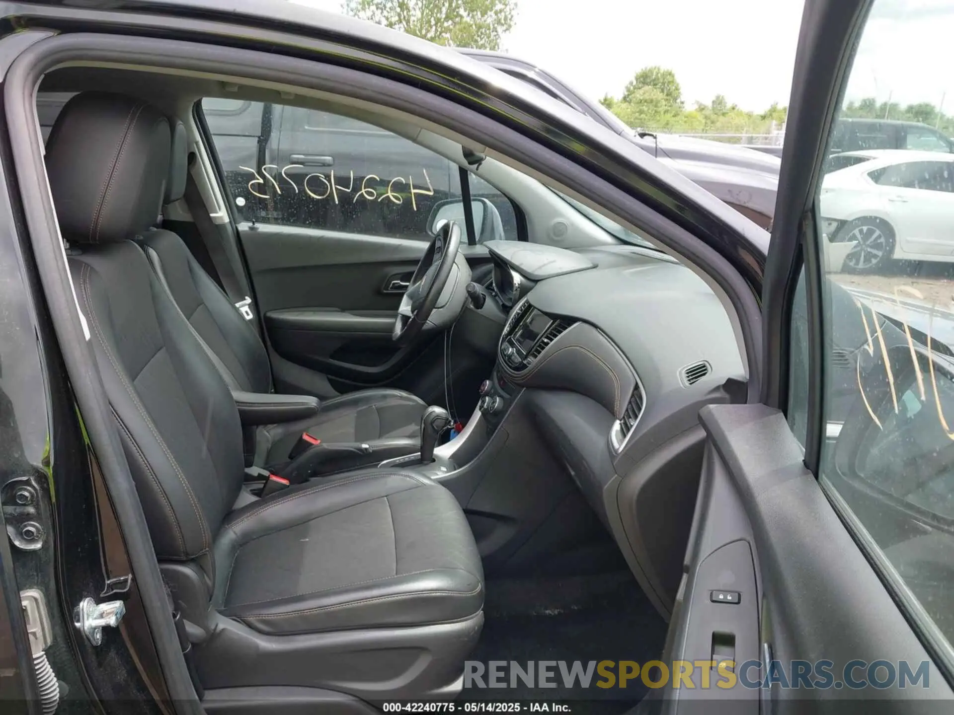 5 fotografías del automóvil dañado KL7CJLSB2KB789492 CHEVROLET TRAX 2019