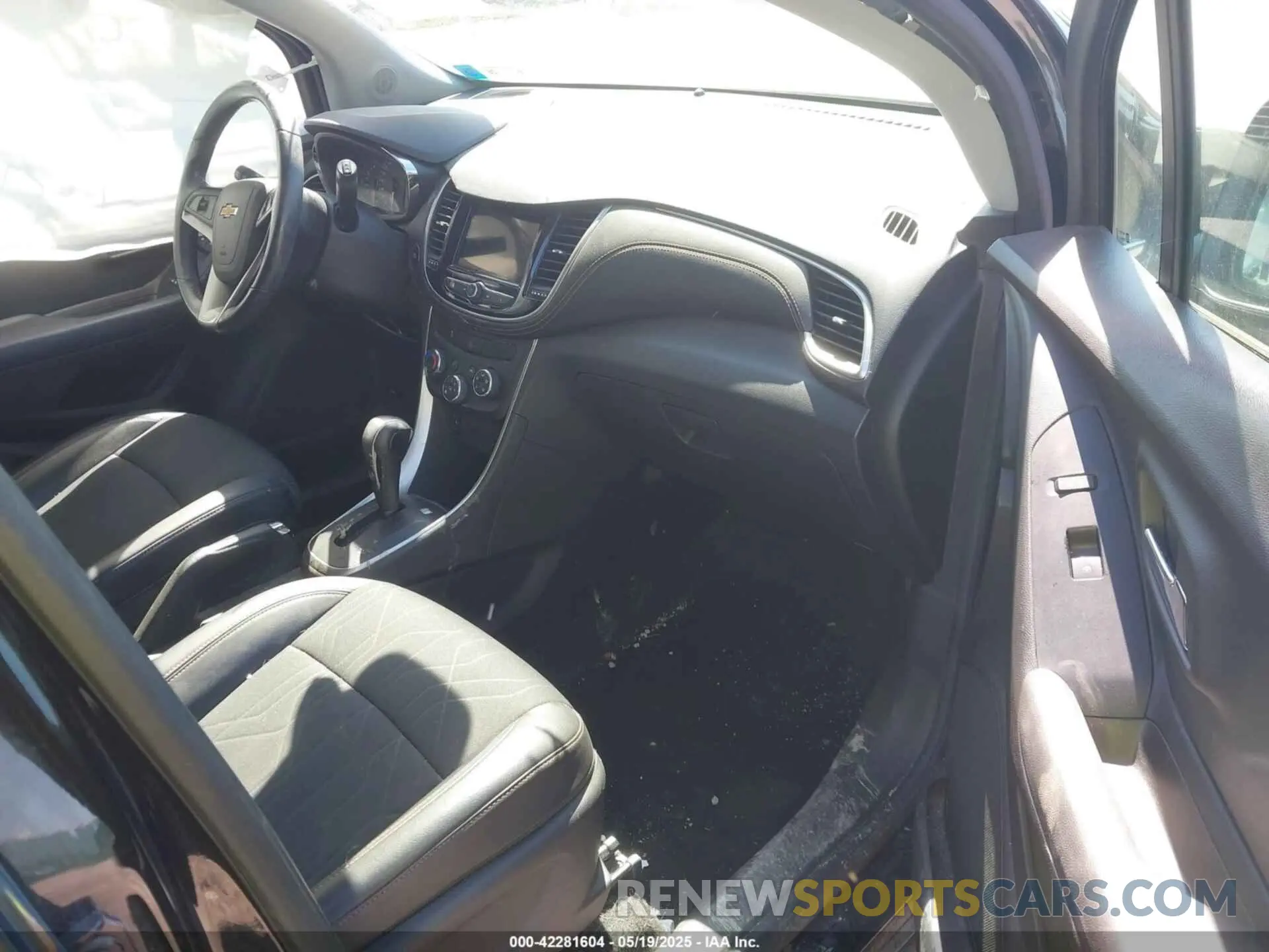 5 fotografías del automóvil dañado KL7CJLSB2KB789959 CHEVROLET TRAX 2019