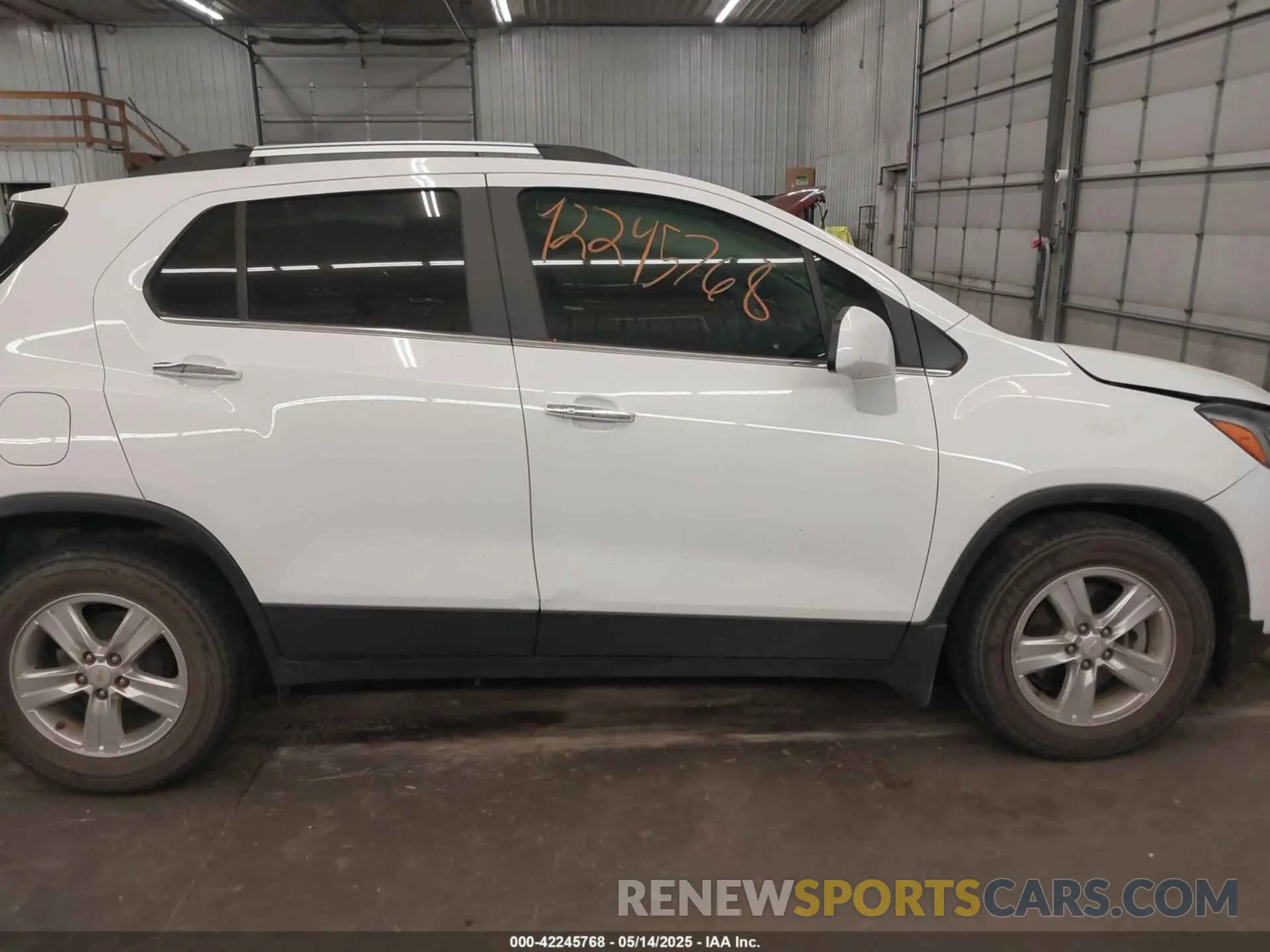 14 fotografías del automóvil dañado KL7CJLSB2KB828372 CHEVROLET TRAX 2019