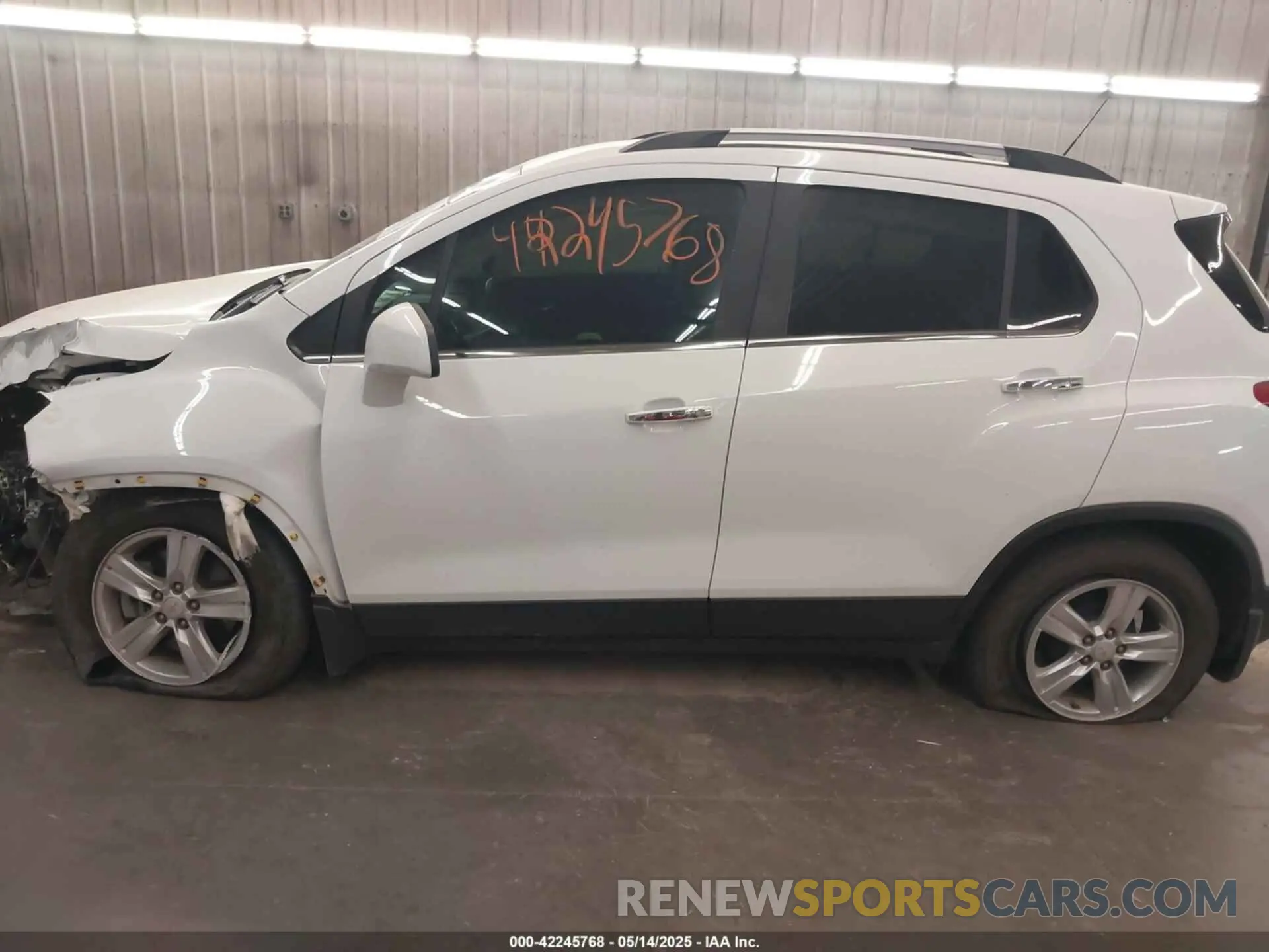 15 fotografías del automóvil dañado KL7CJLSB2KB828372 CHEVROLET TRAX 2019