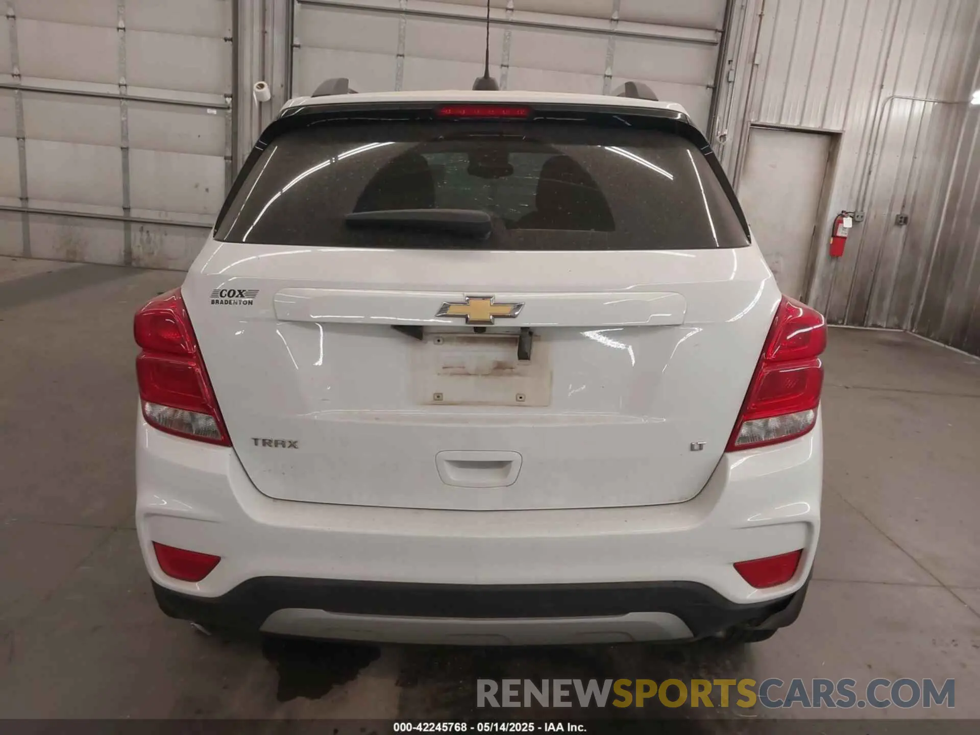 17 fotografías del automóvil dañado KL7CJLSB2KB828372 CHEVROLET TRAX 2019