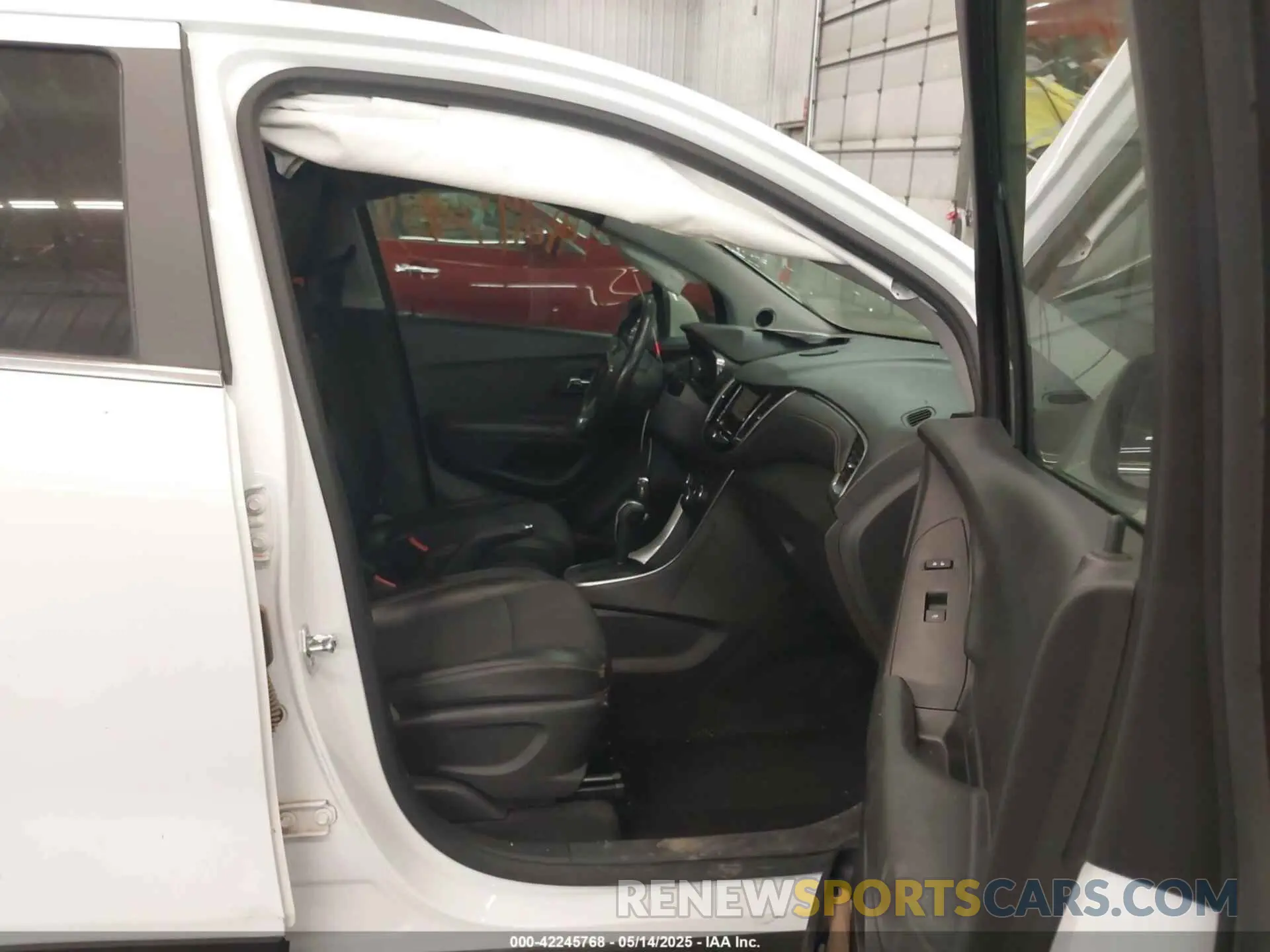 5 fotografías del automóvil dañado KL7CJLSB2KB828372 CHEVROLET TRAX 2019