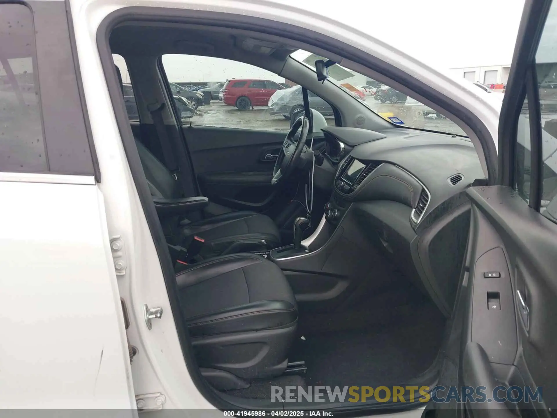 5 fotografías del automóvil dañado KL7CJLSB2KB840411 CHEVROLET TRAX 2019