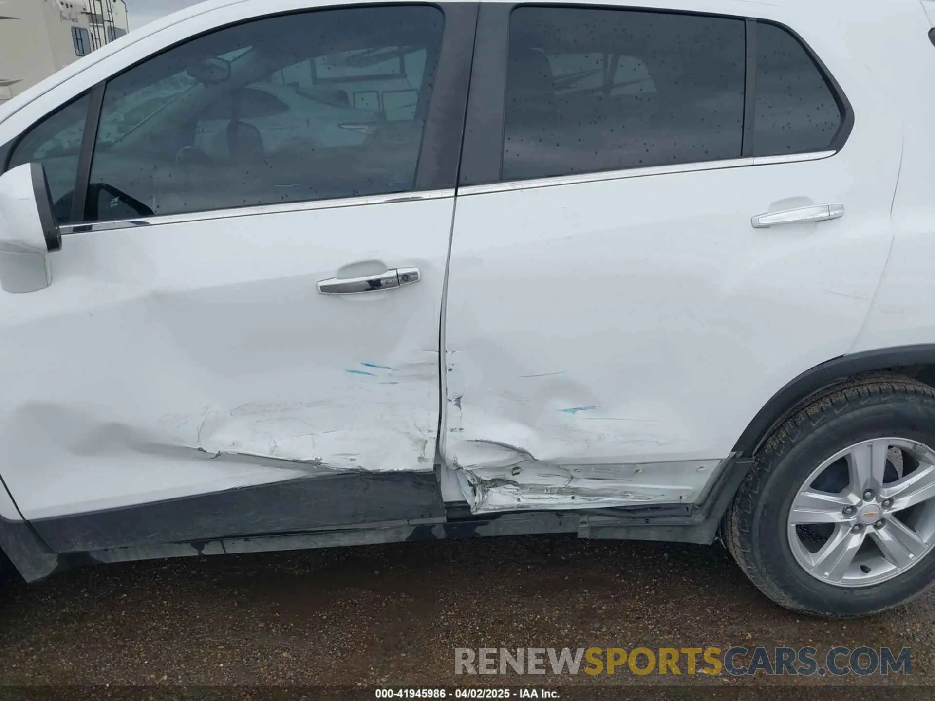 6 fotografías del automóvil dañado KL7CJLSB2KB840411 CHEVROLET TRAX 2019
