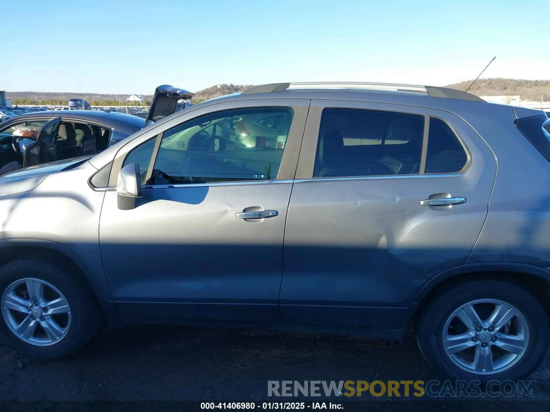 14 fotografías del automóvil dañado KL7CJLSB3KB826307 CHEVROLET TRAX 2019