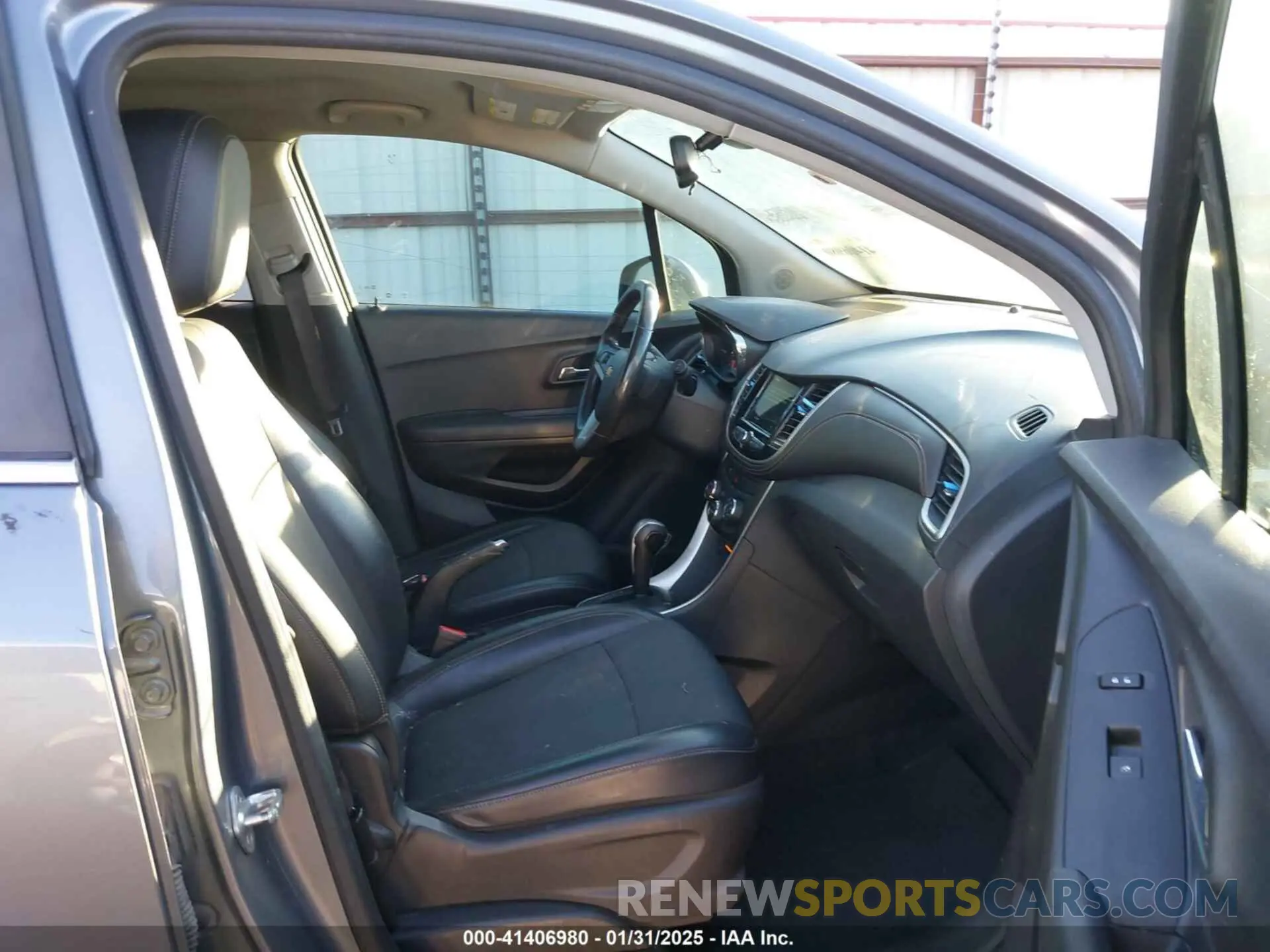 5 fotografías del automóvil dañado KL7CJLSB3KB826307 CHEVROLET TRAX 2019