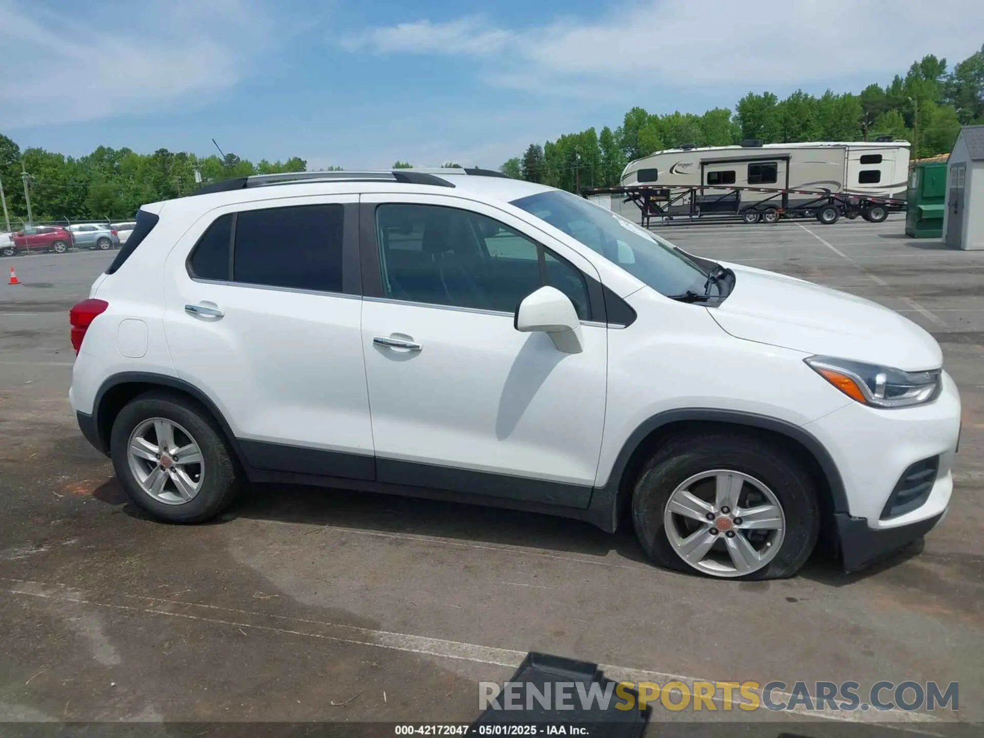 14 fotografías del automóvil dañado KL7CJLSB3KB873868 CHEVROLET TRAX 2019