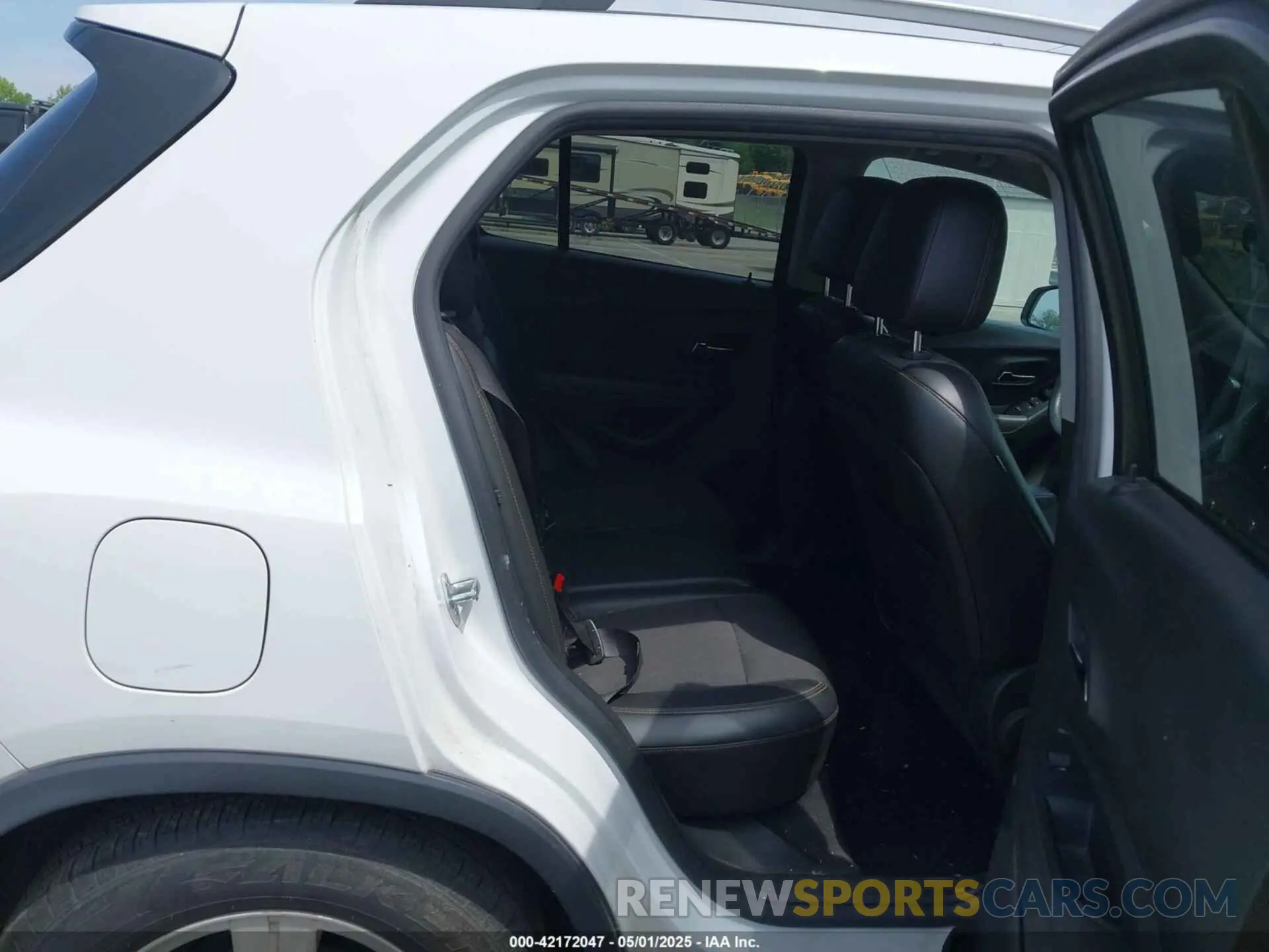 8 fotografías del automóvil dañado KL7CJLSB3KB873868 CHEVROLET TRAX 2019