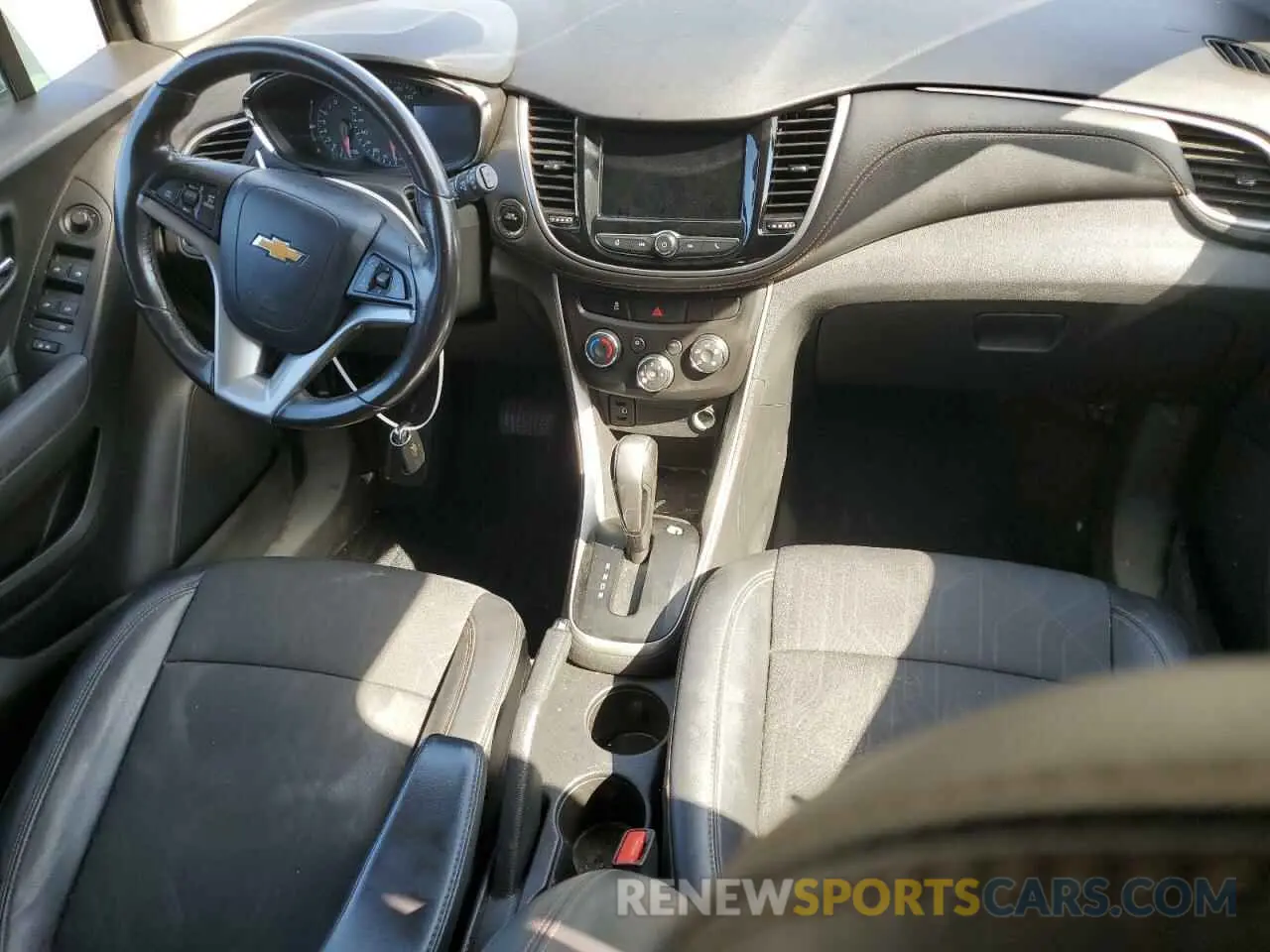 8 fotografías del automóvil dañado KL7CJLSB3KB959777 CHEVROLET TRAX 2019
