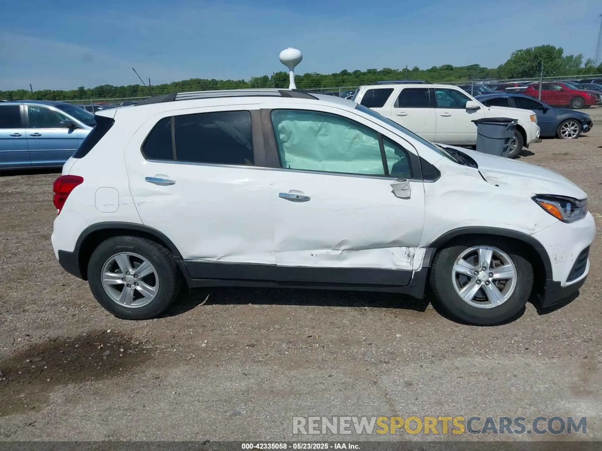 13 fotografías del automóvil dañado KL7CJLSB5KB771603 CHEVROLET TRAX 2019