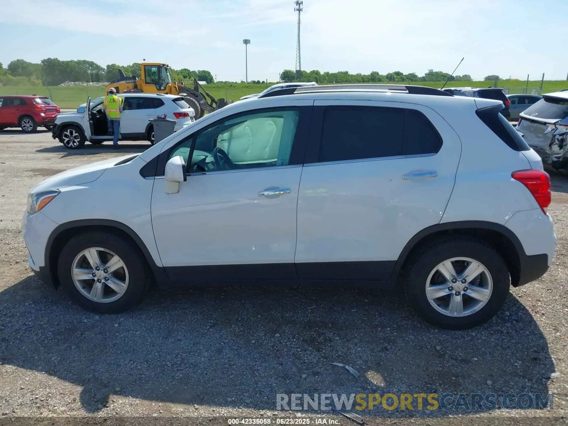 14 fotografías del automóvil dañado KL7CJLSB5KB771603 CHEVROLET TRAX 2019
