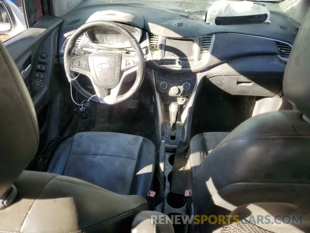 8 fotografías del automóvil dañado KL7CJLSB5KB872818 CHEVROLET TRAX 2019