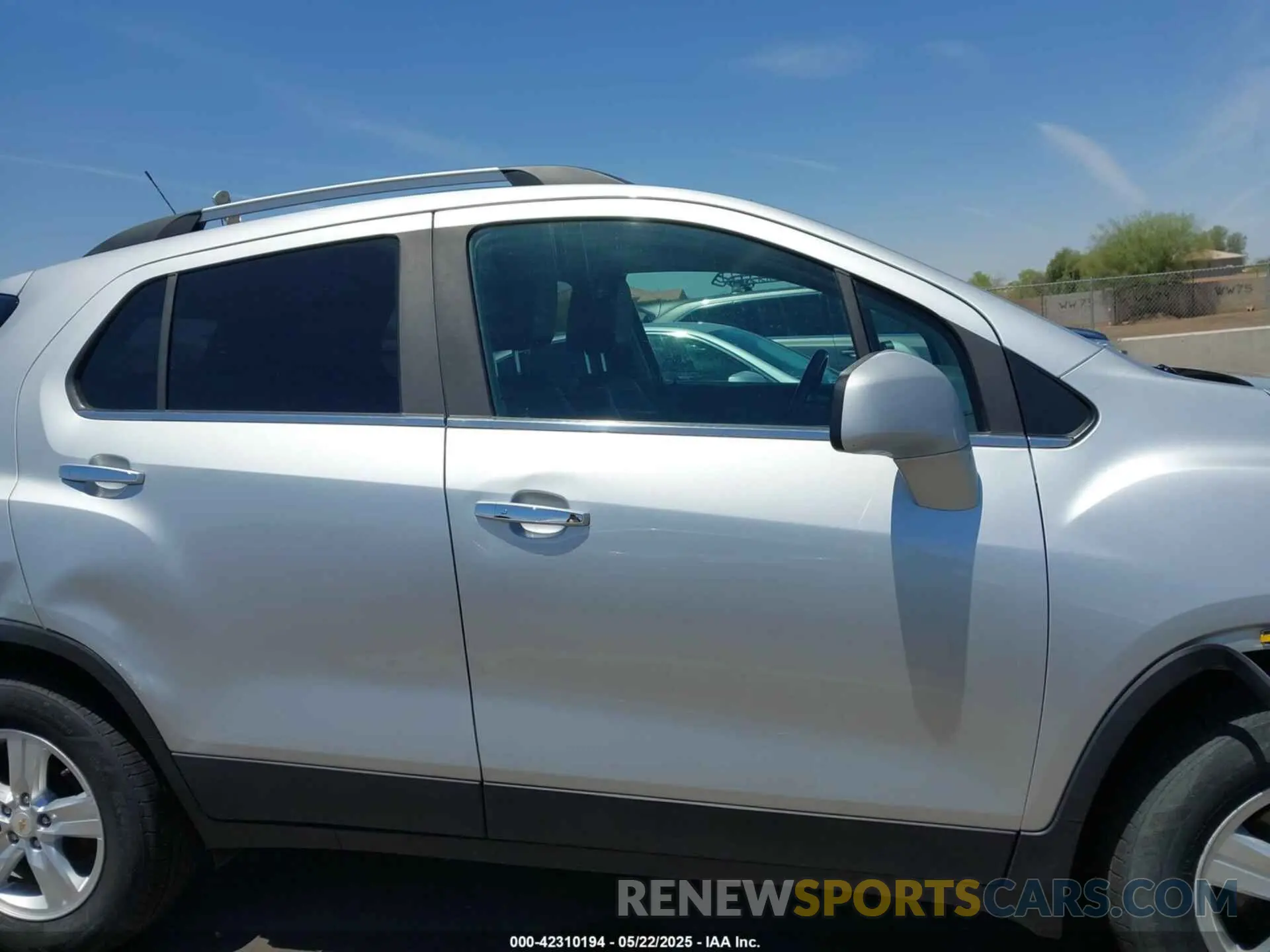 13 fotografías del automóvil dañado KL7CJLSB6KB848253 CHEVROLET TRAX 2019