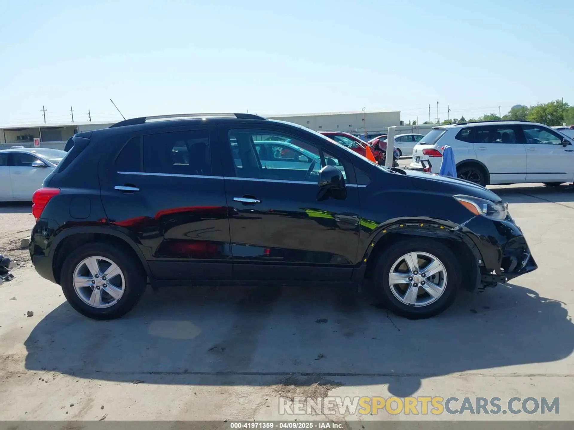 14 fotografías del automóvil dañado KL7CJLSB6KB956193 CHEVROLET TRAX 2019