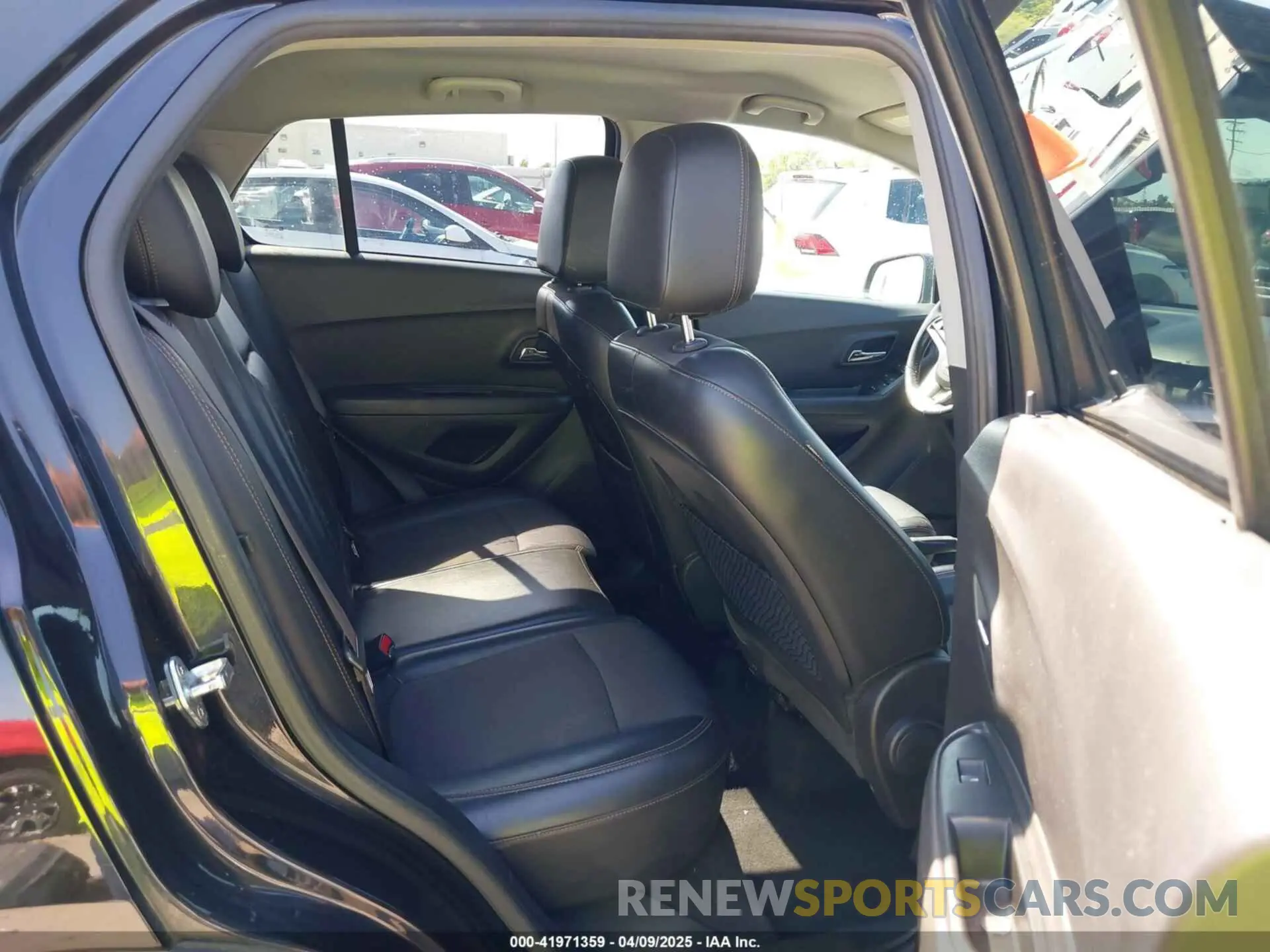 8 fotografías del automóvil dañado KL7CJLSB6KB956193 CHEVROLET TRAX 2019