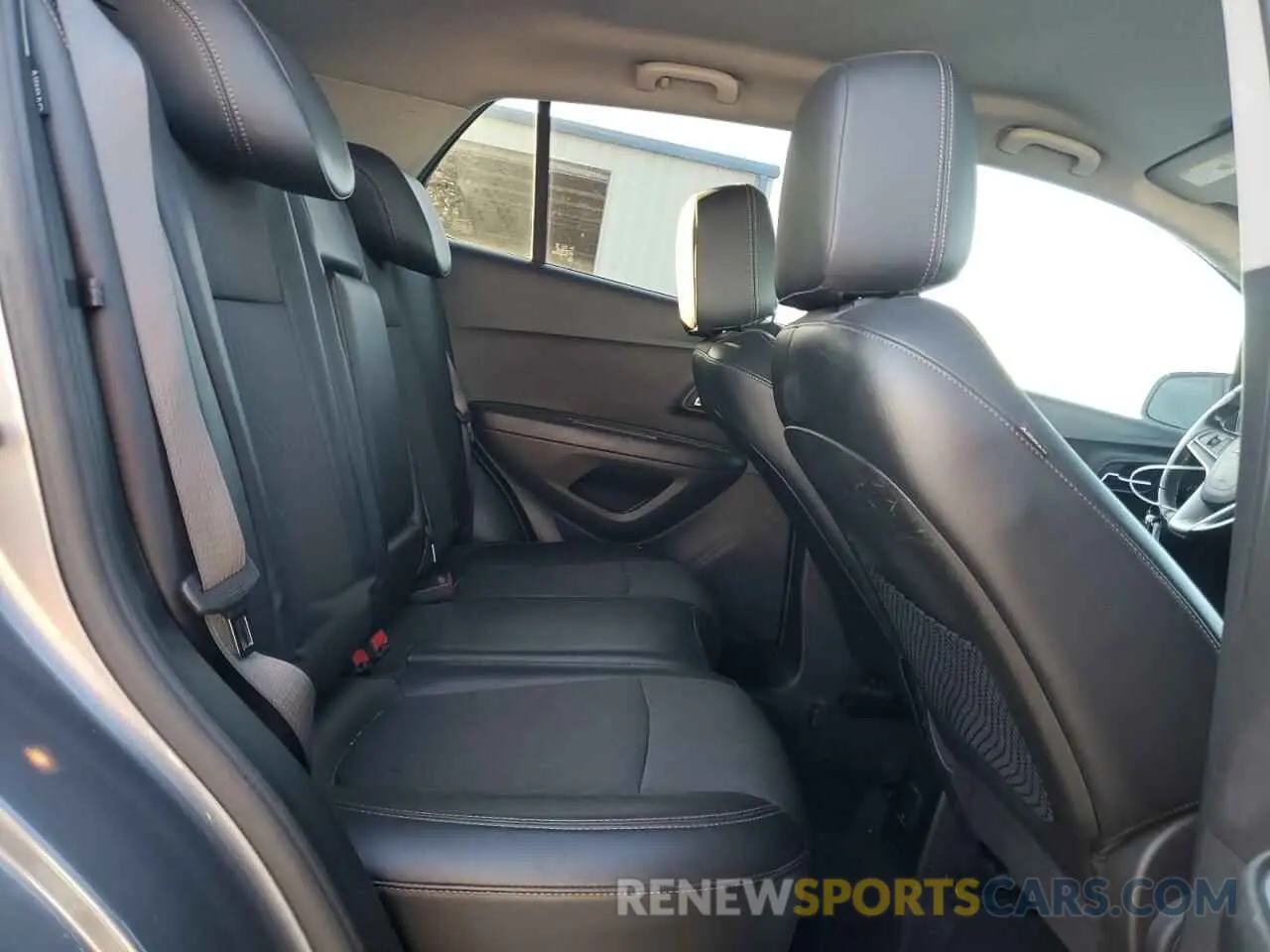 10 fotografías del automóvil dañado KL7CJLSB7KB747500 CHEVROLET TRAX 2019