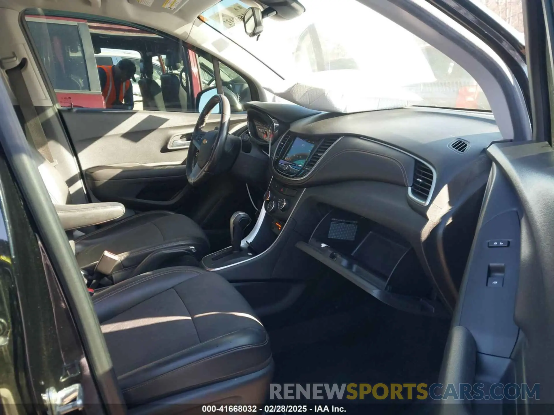 5 fotografías del automóvil dañado KL7CJLSB7KB825323 CHEVROLET TRAX 2019