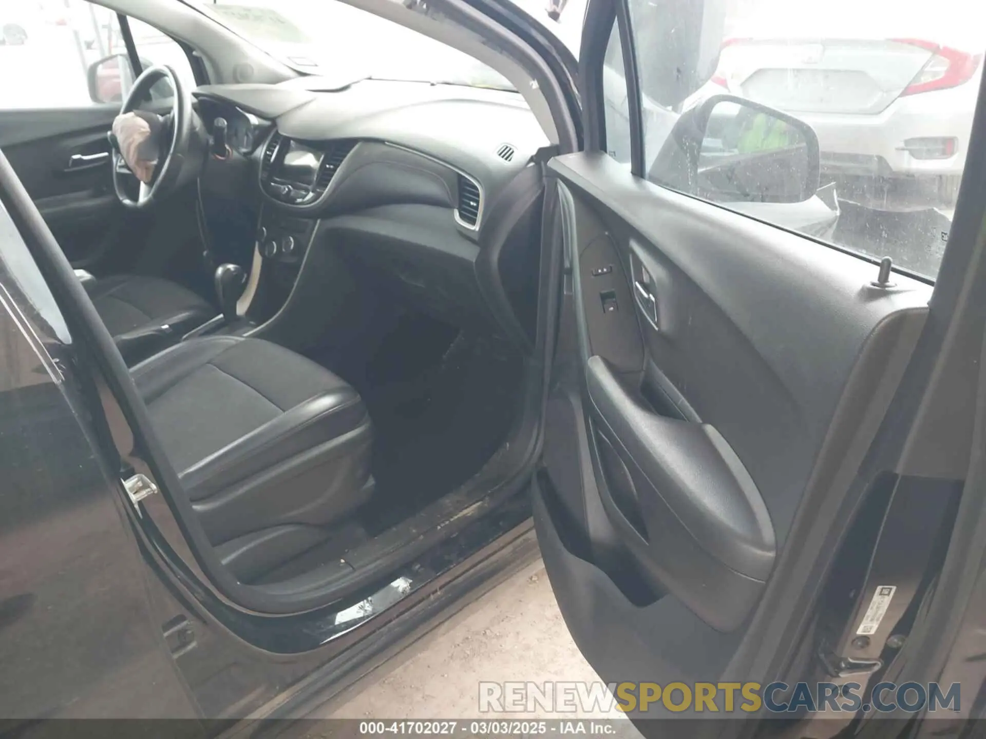 5 fotografías del automóvil dañado KL7CJLSB7KB954386 CHEVROLET TRAX 2019