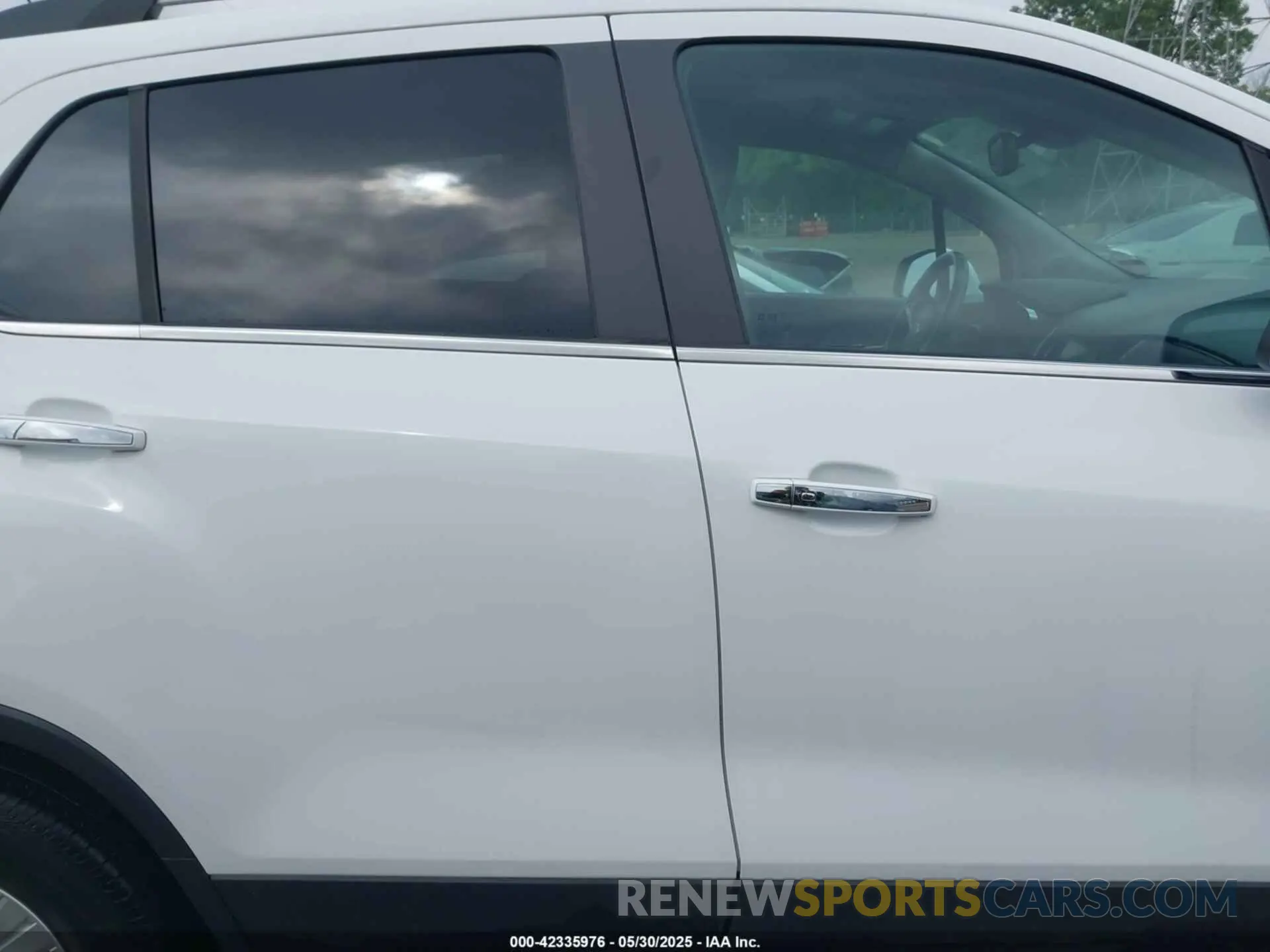 14 fotografías del automóvil dañado KL7CJLSB8KB912566 CHEVROLET TRAX 2019