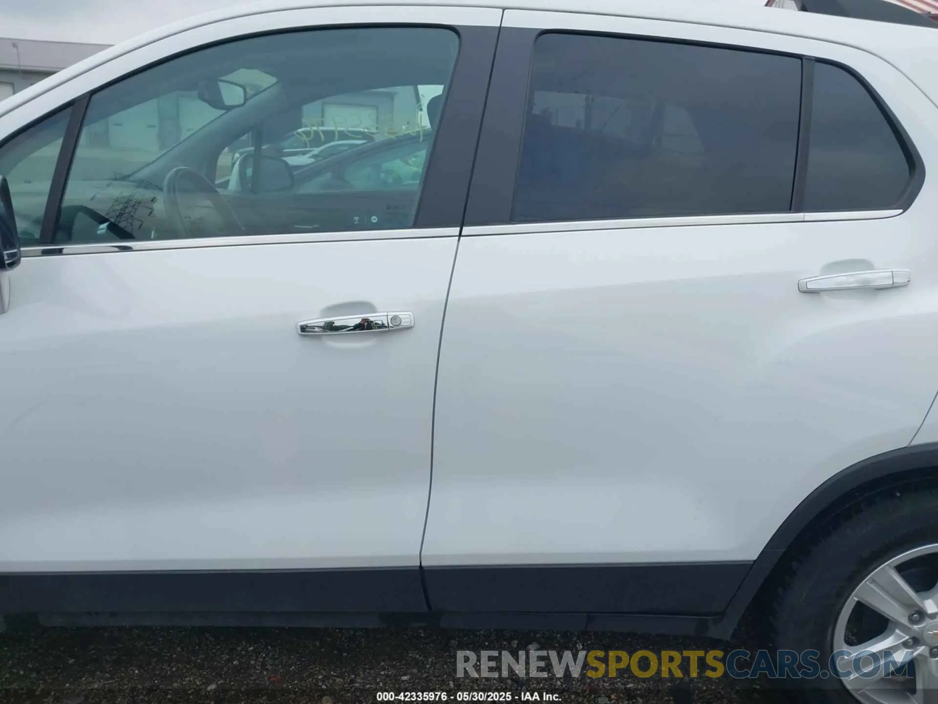 15 fotografías del automóvil dañado KL7CJLSB8KB912566 CHEVROLET TRAX 2019