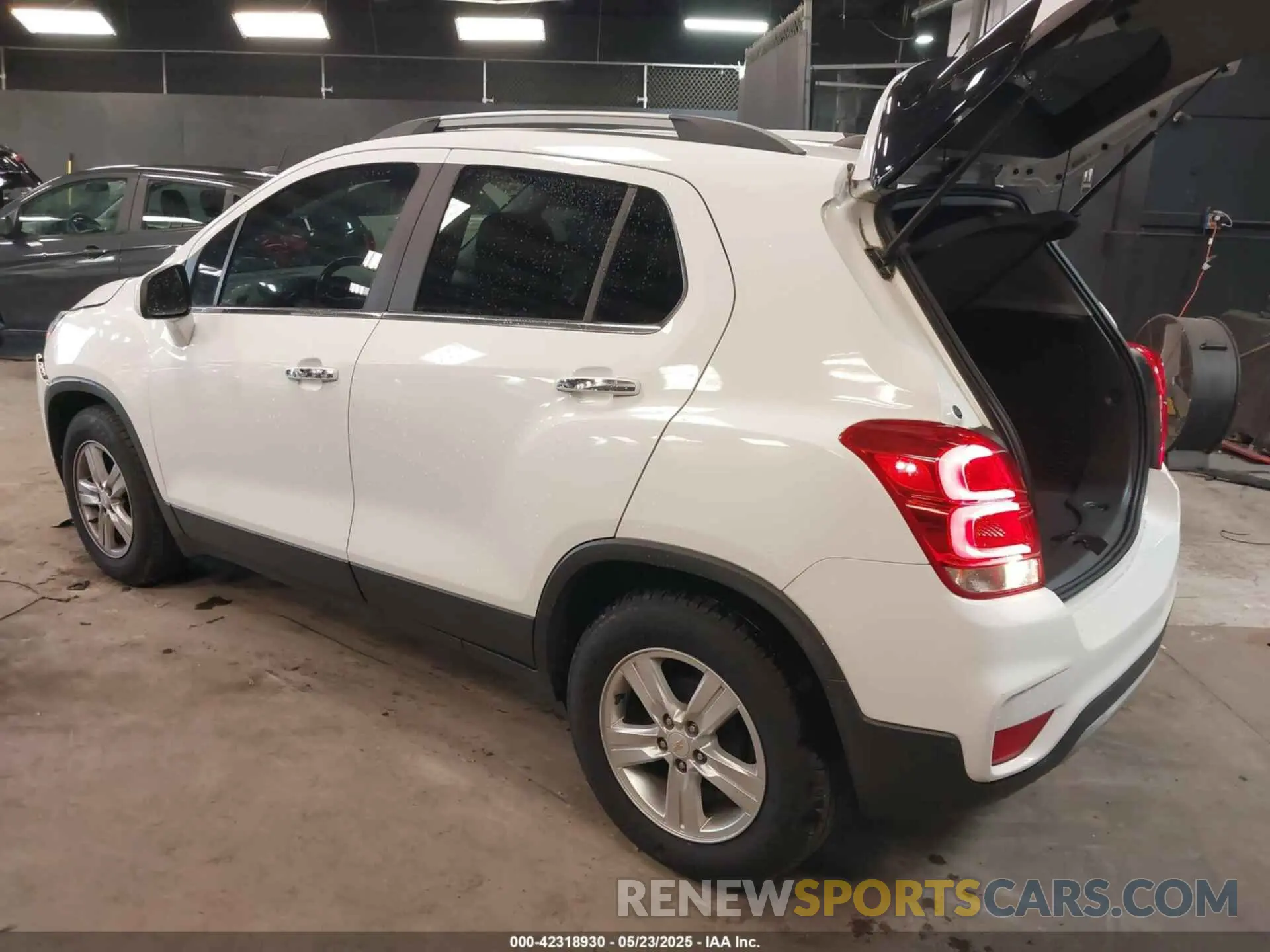 3 fotografías del automóvil dañado KL7CJLSB9KB831883 CHEVROLET TRAX 2019