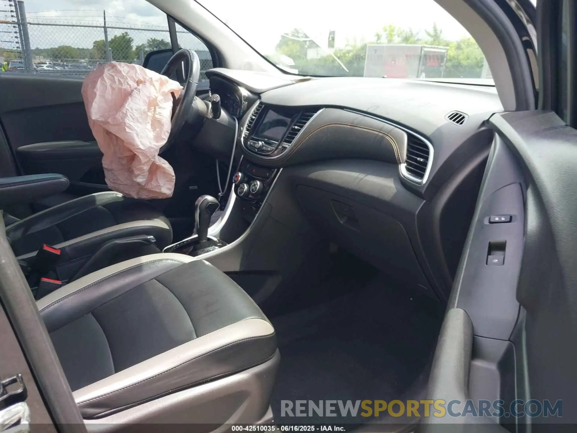 5 fotografías del automóvil dañado KL7CJMSB9KB815608 CHEVROLET TRAX 2019