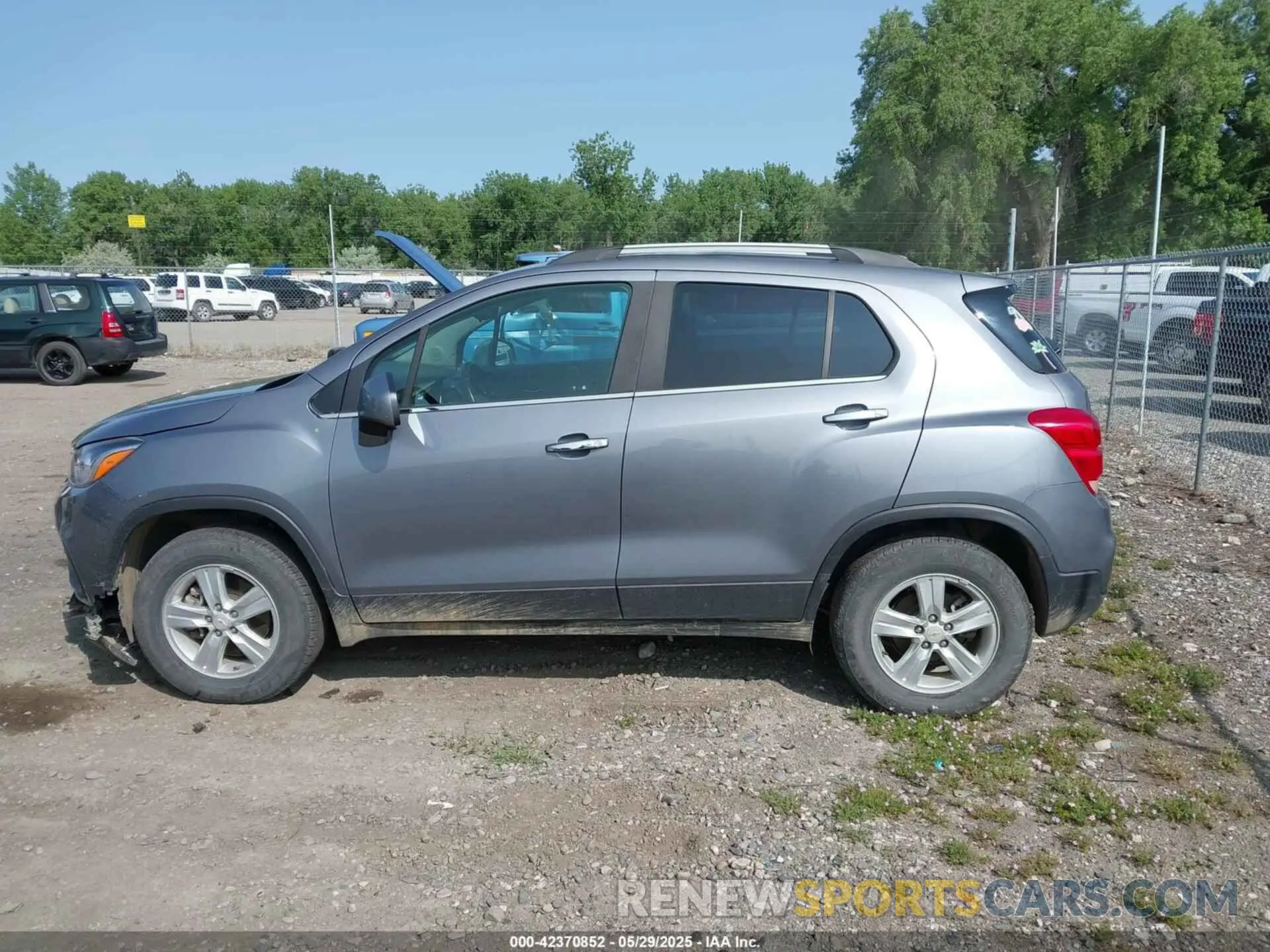 14 fotografías del automóvil dañado KL7CJPSB1KB744101 CHEVROLET TRAX 2019