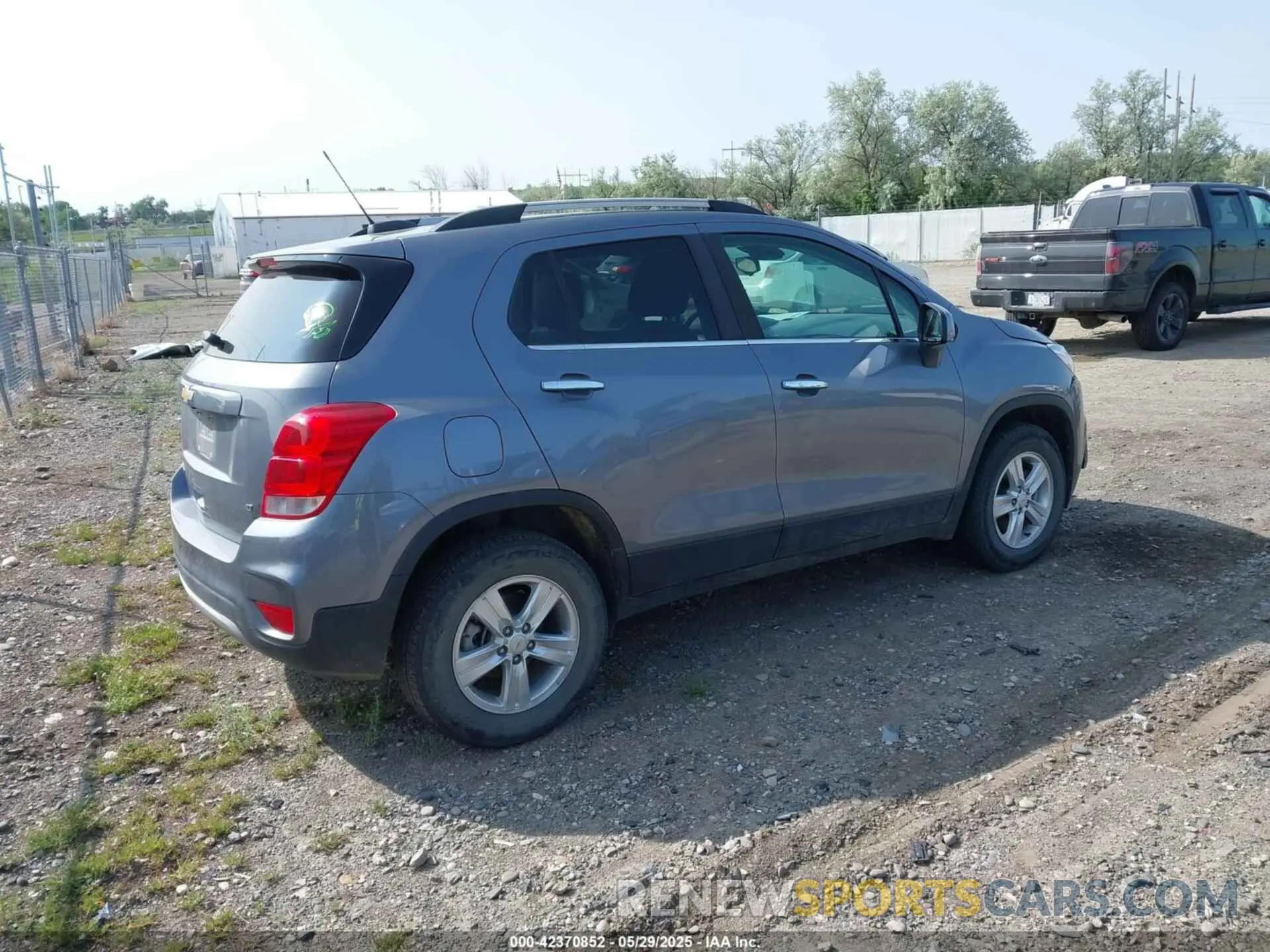 4 fotografías del automóvil dañado KL7CJPSB1KB744101 CHEVROLET TRAX 2019