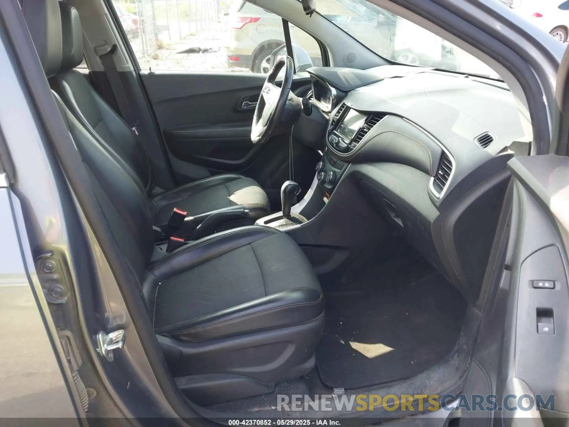 5 fotografías del automóvil dañado KL7CJPSB1KB744101 CHEVROLET TRAX 2019