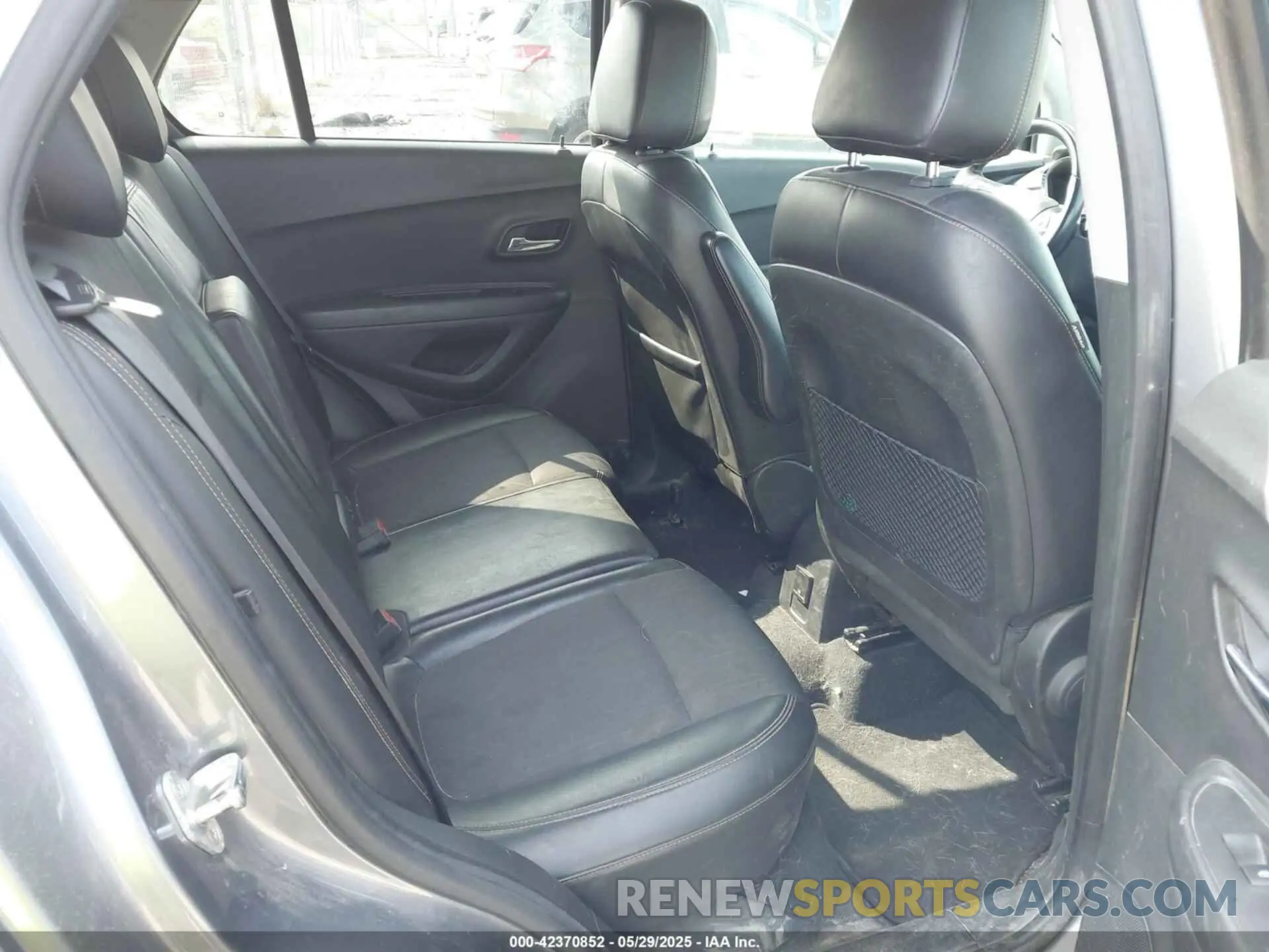 8 fotografías del automóvil dañado KL7CJPSB1KB744101 CHEVROLET TRAX 2019