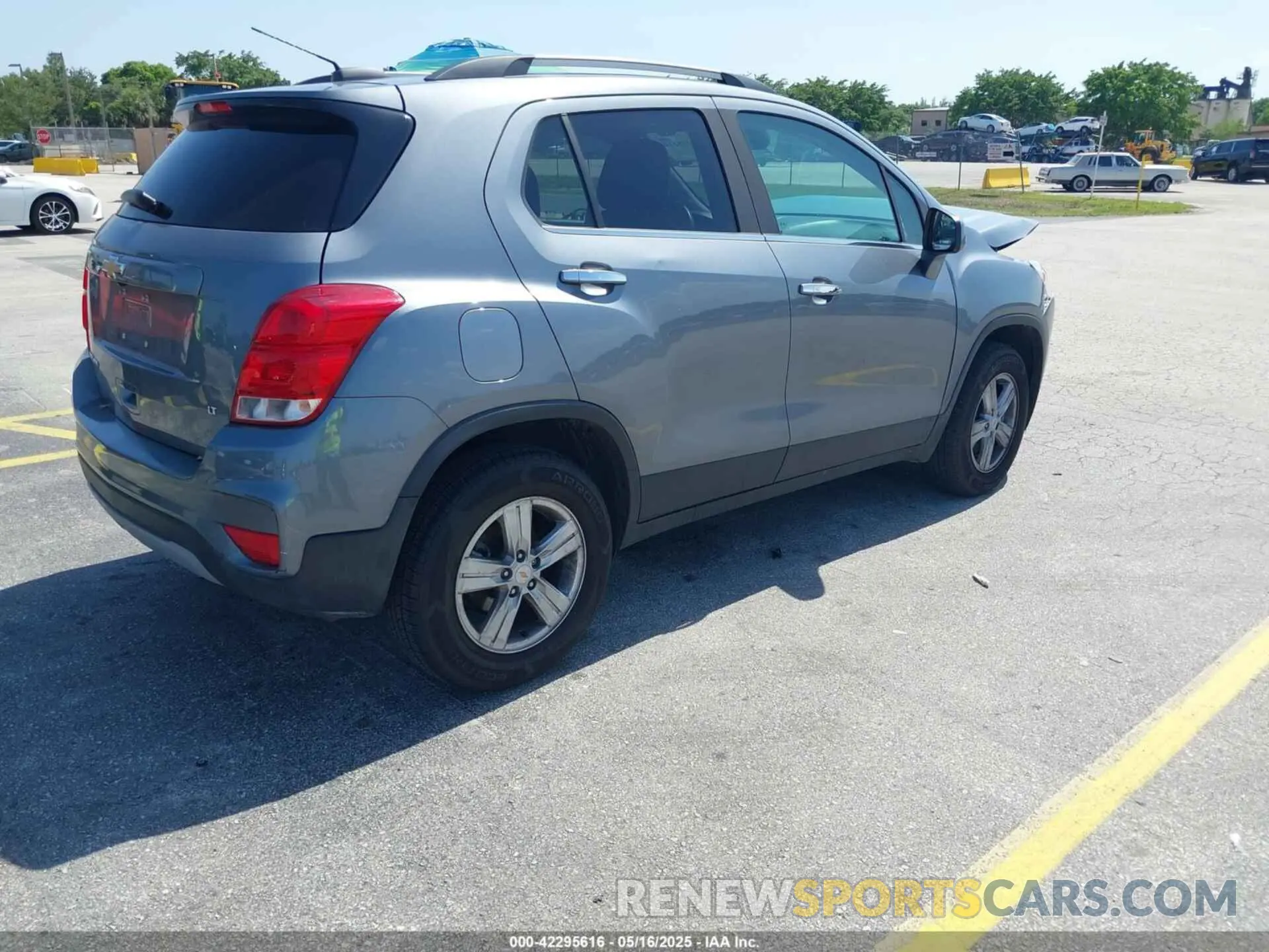 4 fotografías del automóvil dañado KL7CJPSB6KB879252 CHEVROLET TRAX 2019