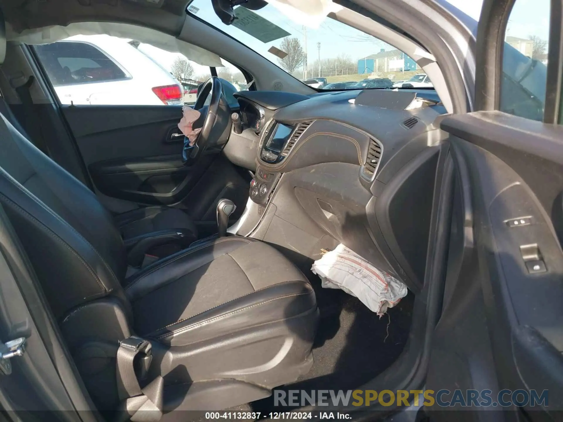 5 fotografías del automóvil dañado KL7CJPSB6KB915019 CHEVROLET TRAX 2019